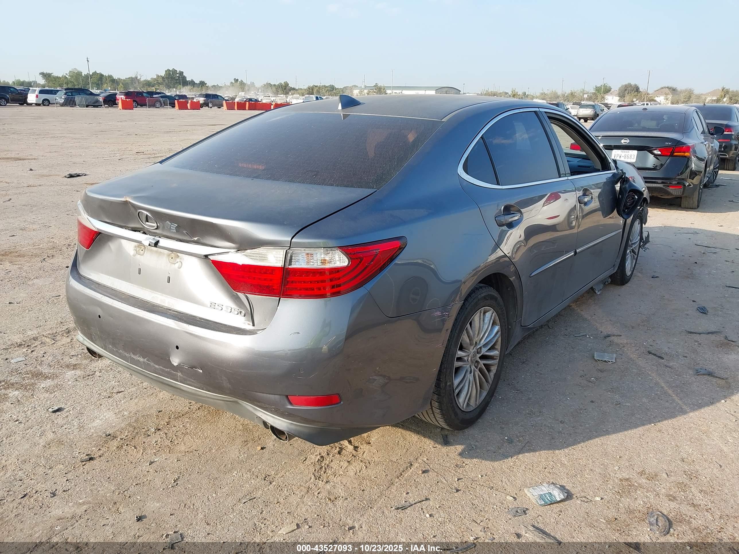 LEXUS ES image 4