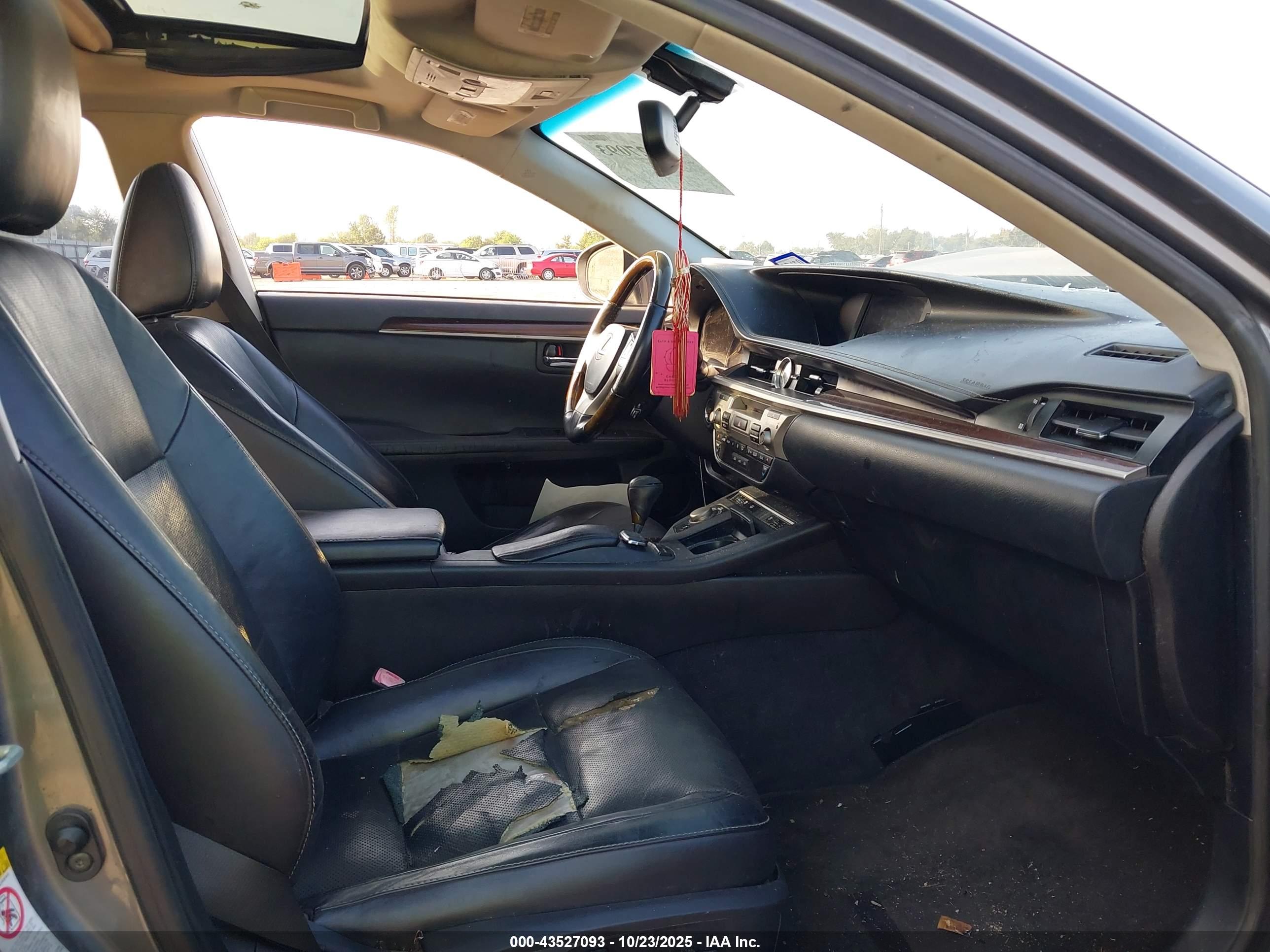 LEXUS ES image 5