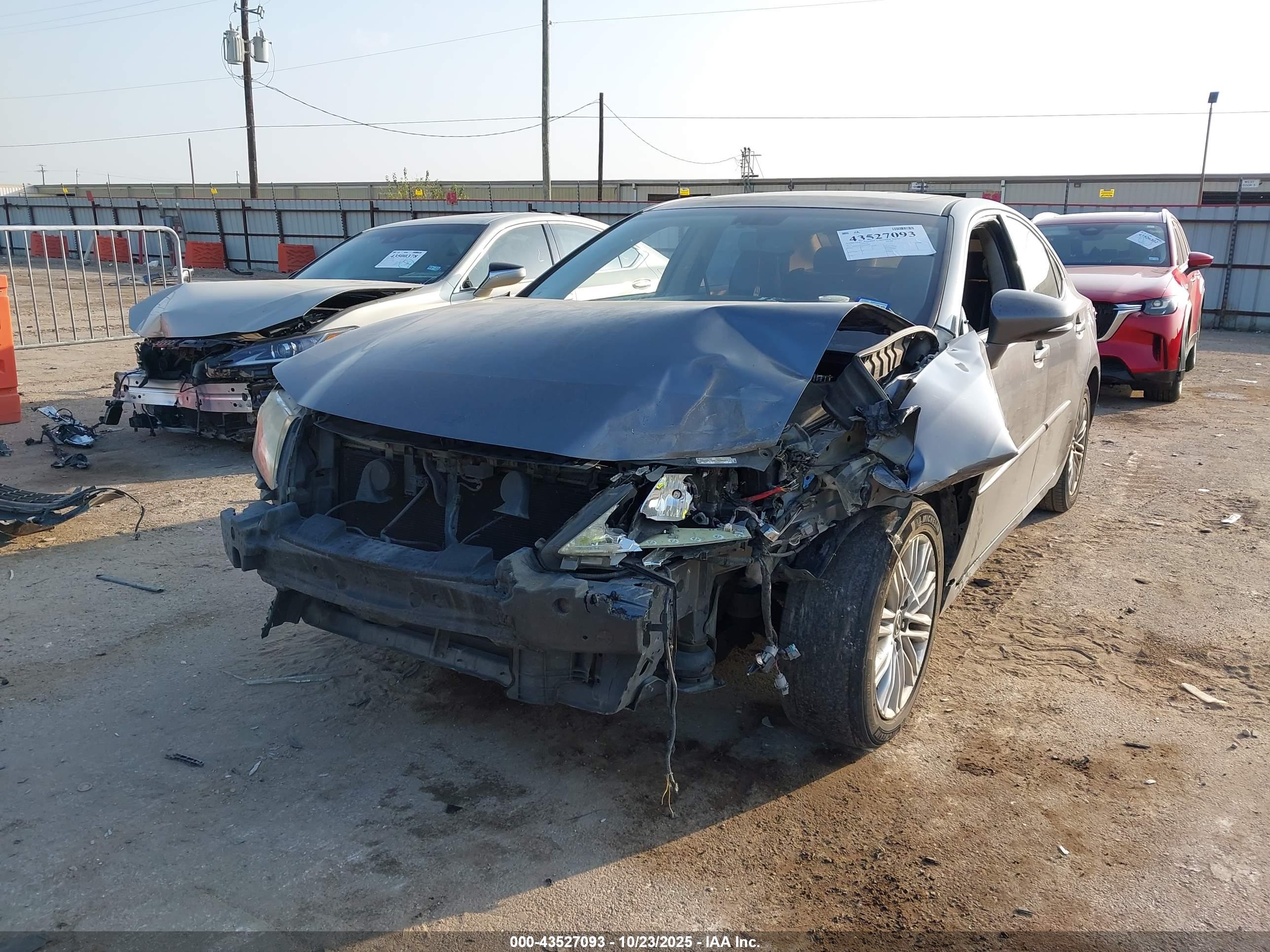 LEXUS ES image 6