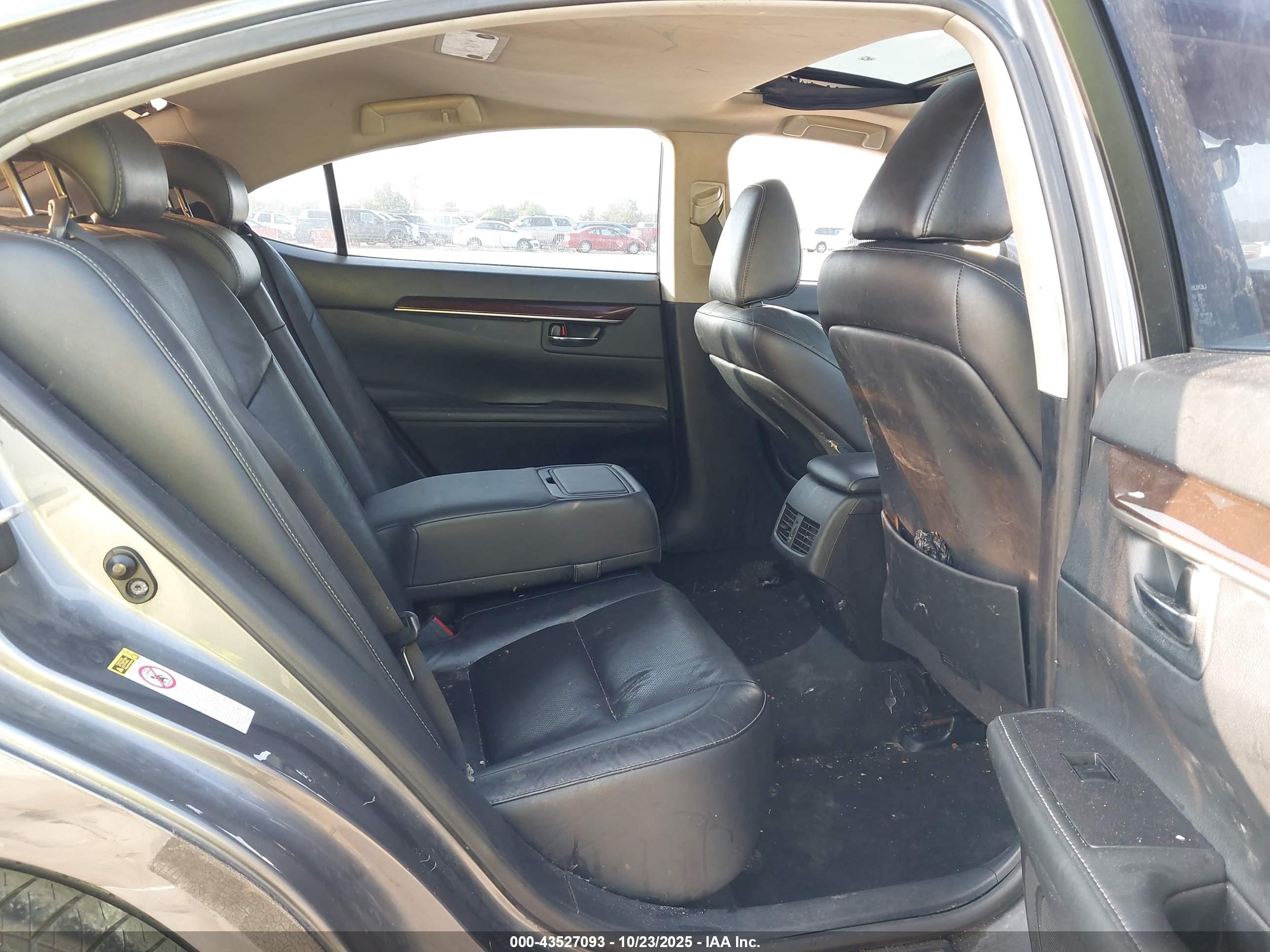 LEXUS ES image 8