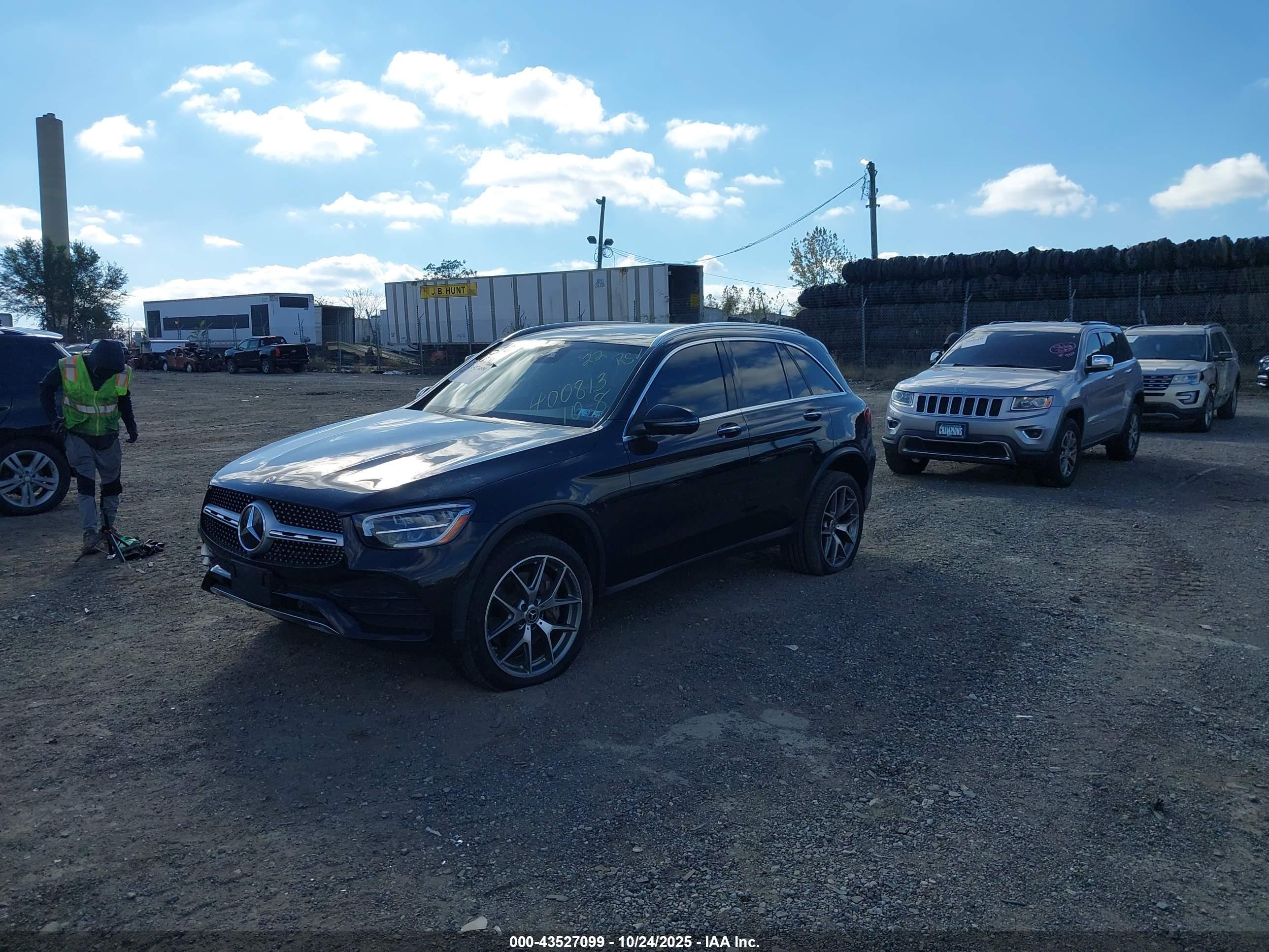 MERCEDES-BENZ GLC image 2