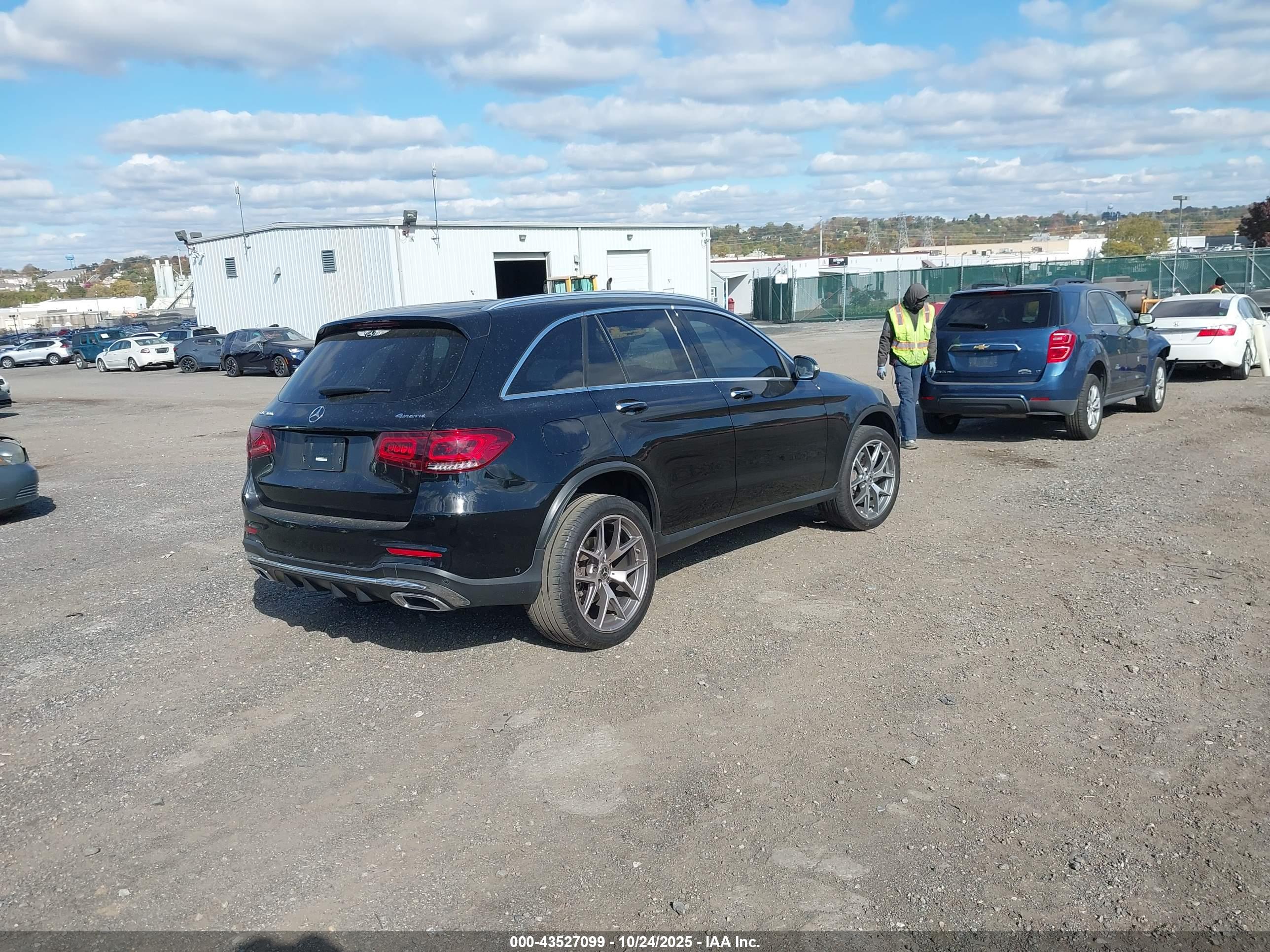 MERCEDES-BENZ GLC image 4