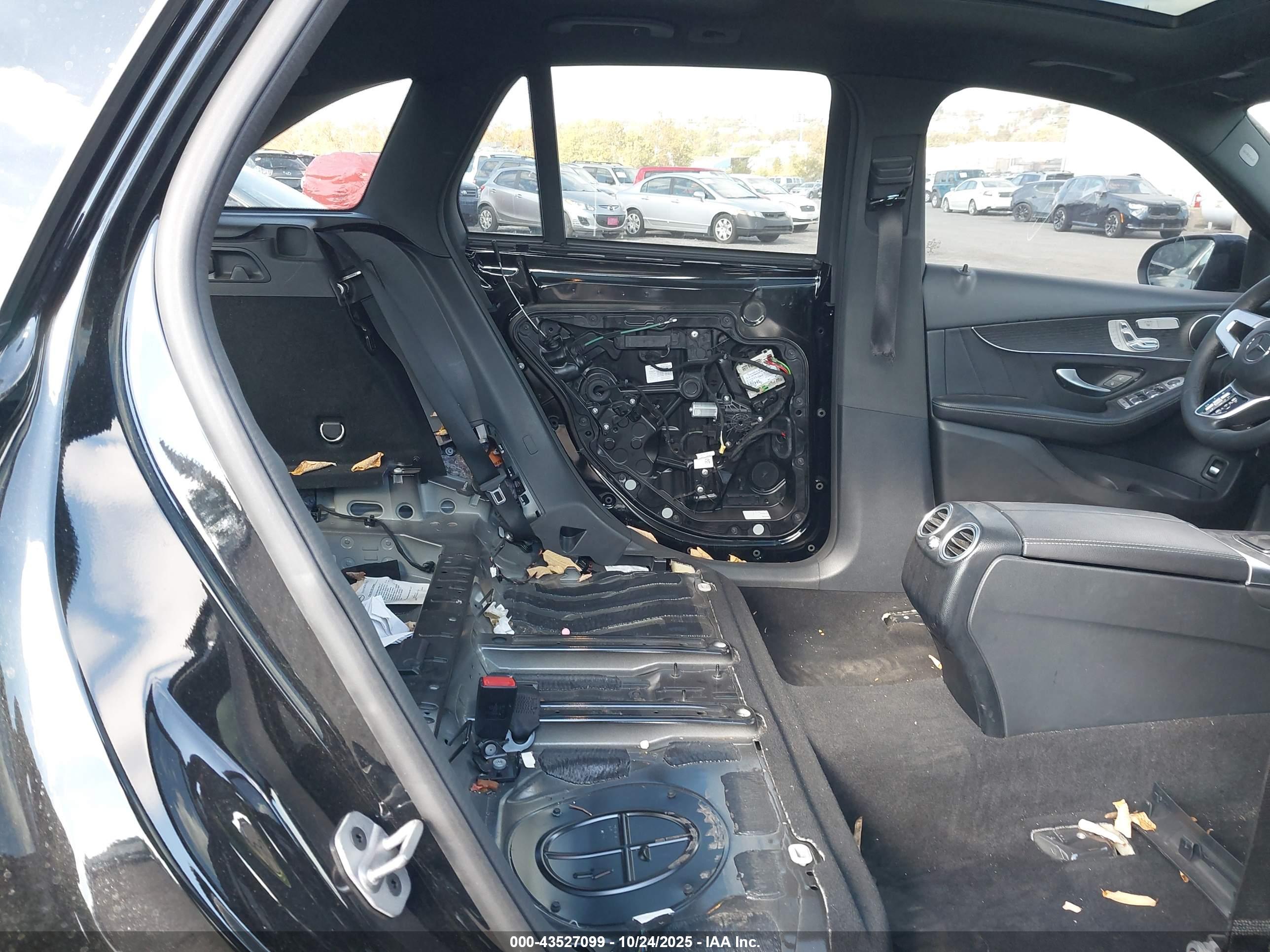 MERCEDES-BENZ GLC image 8