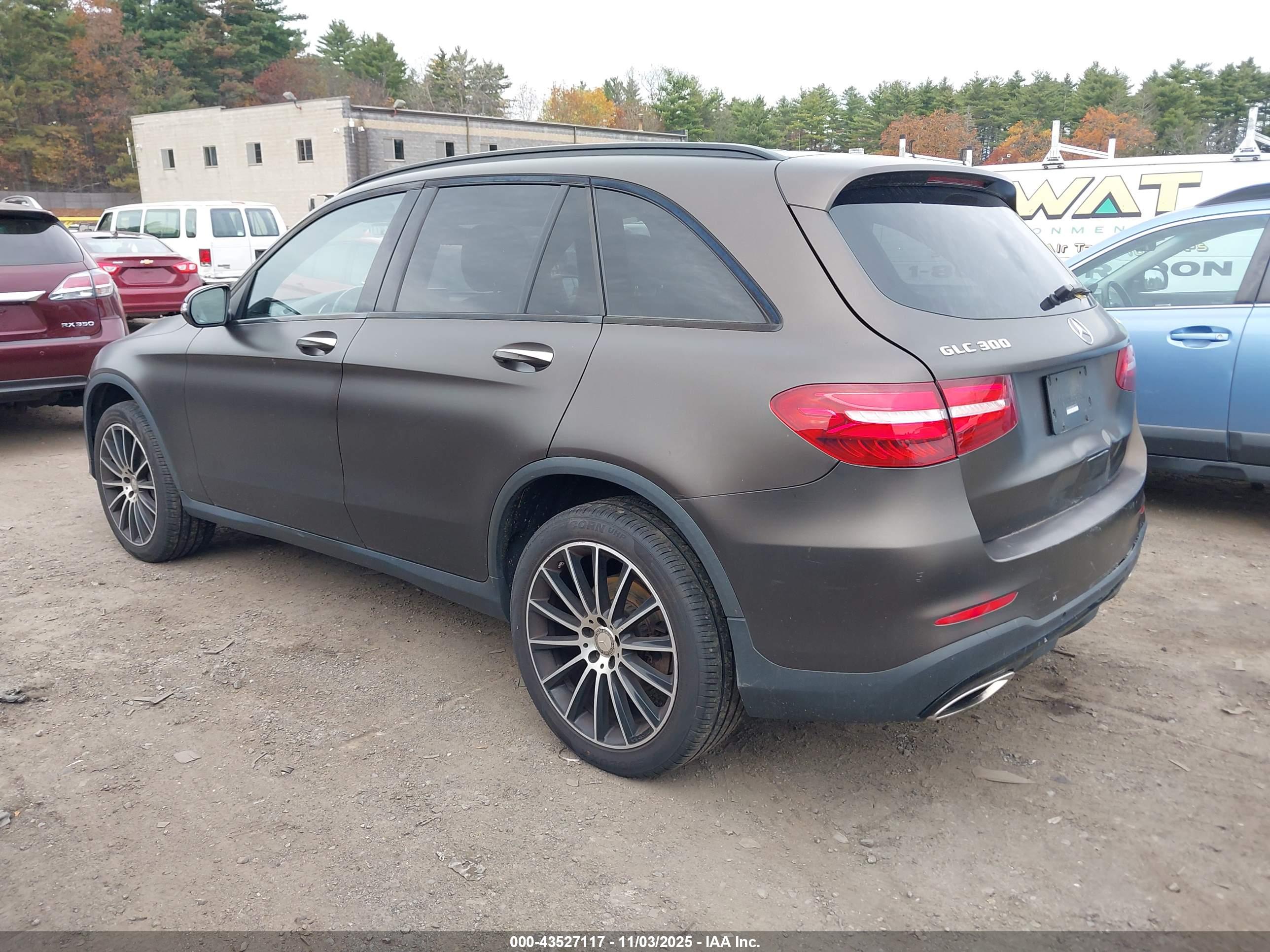 MERCEDES-BENZ GLC image 3