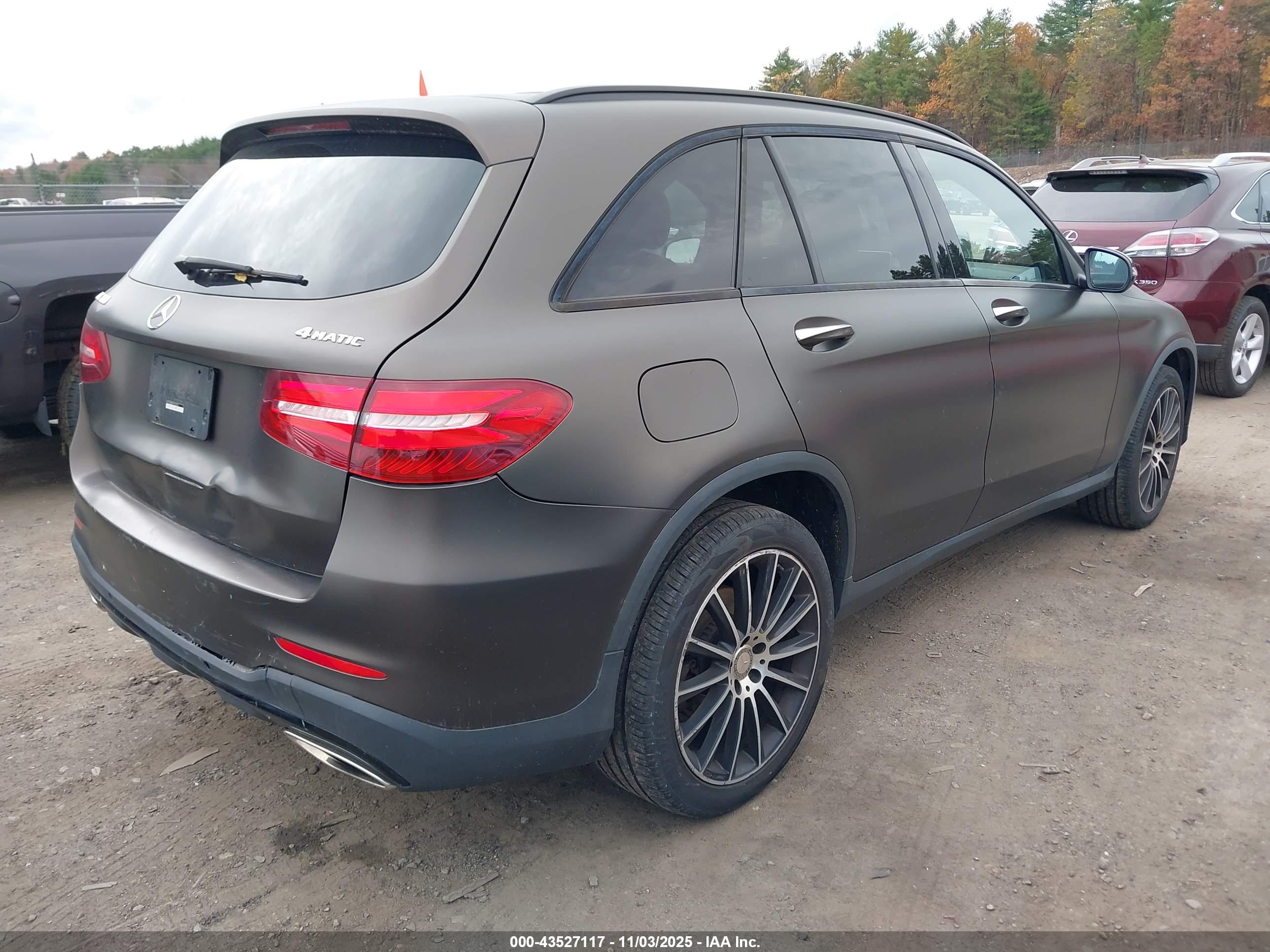 MERCEDES-BENZ GLC image 4