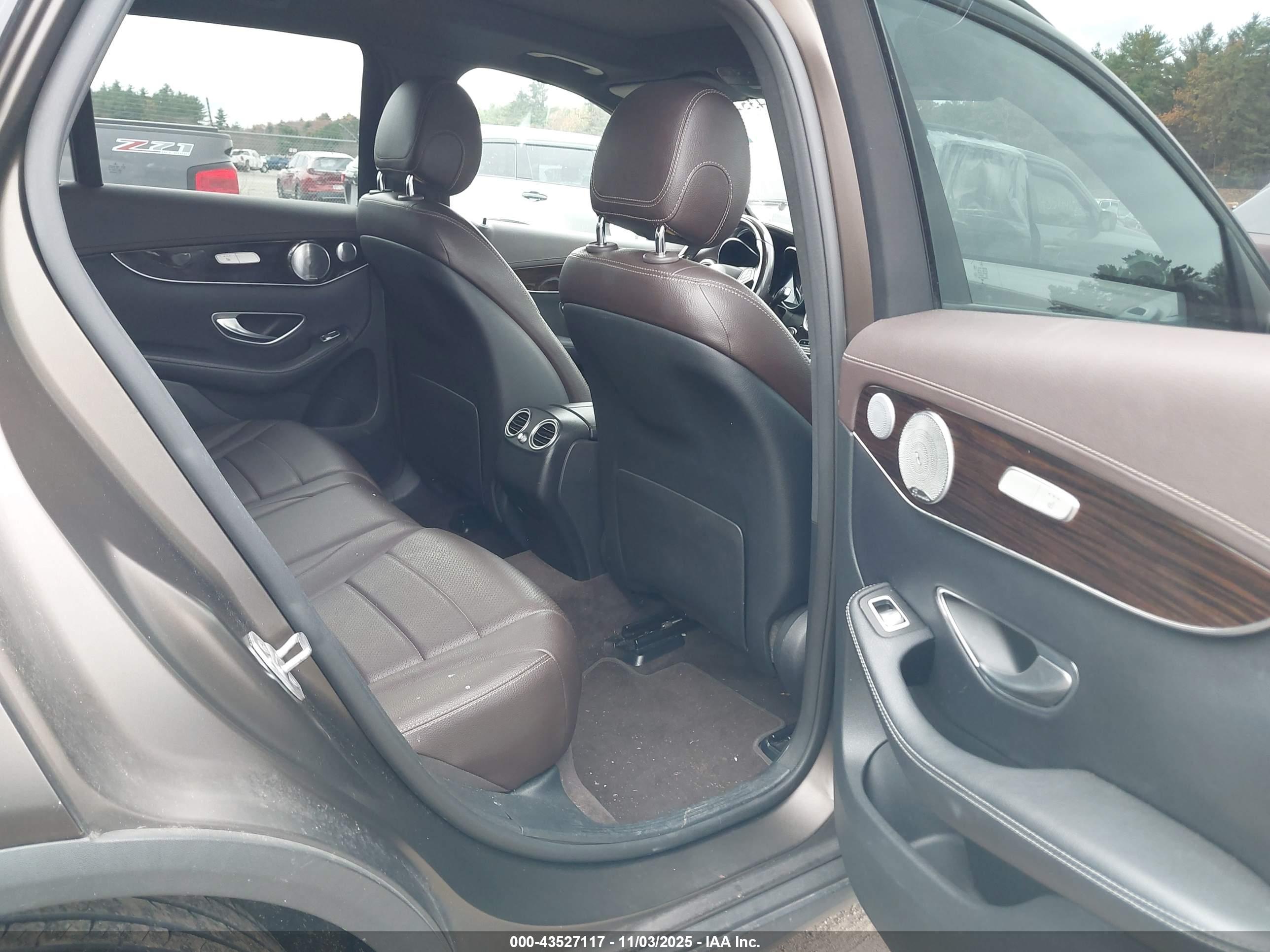 MERCEDES-BENZ GLC image 8