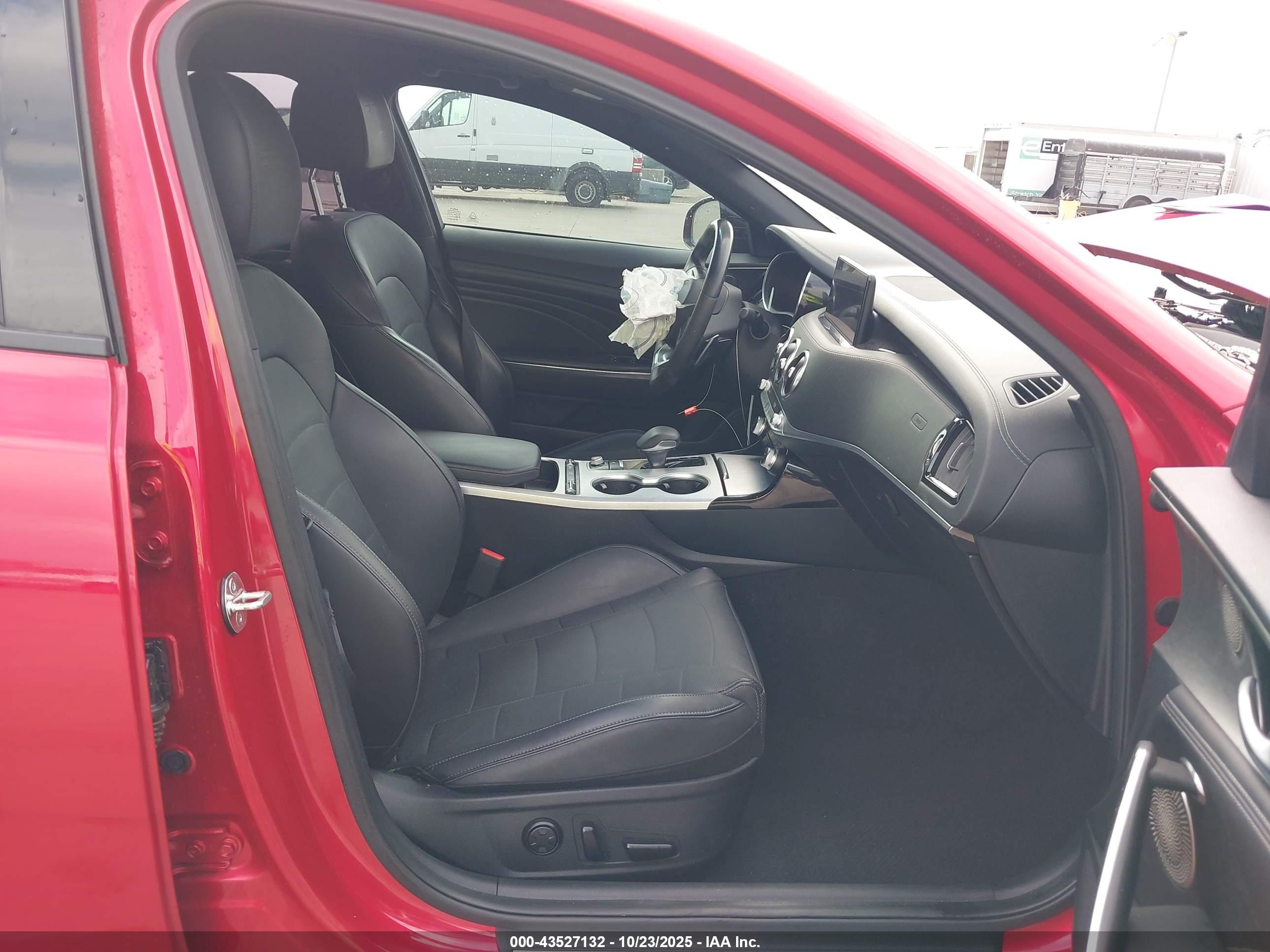 KIA STINGER image 5