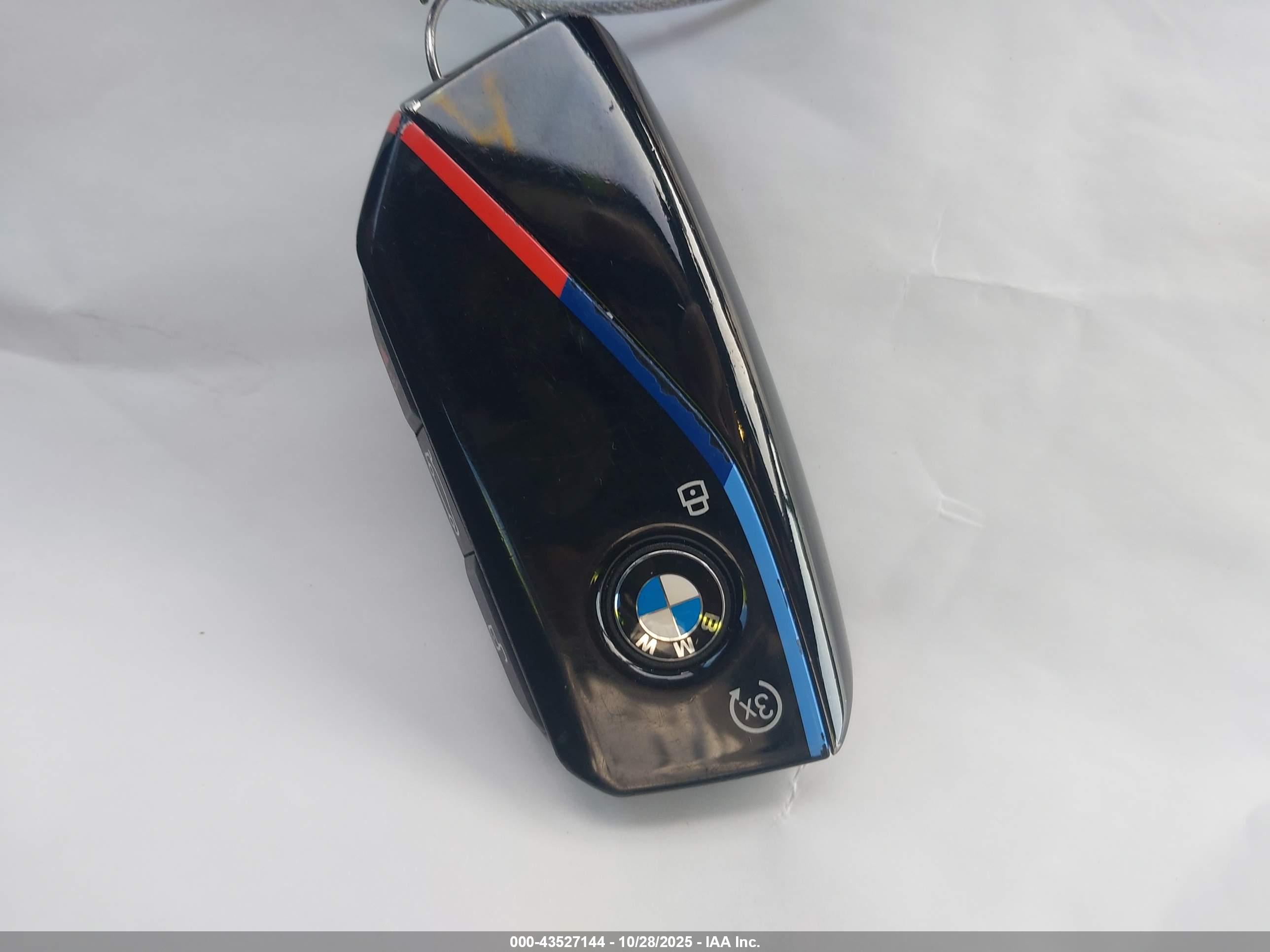 BMW IX image 11