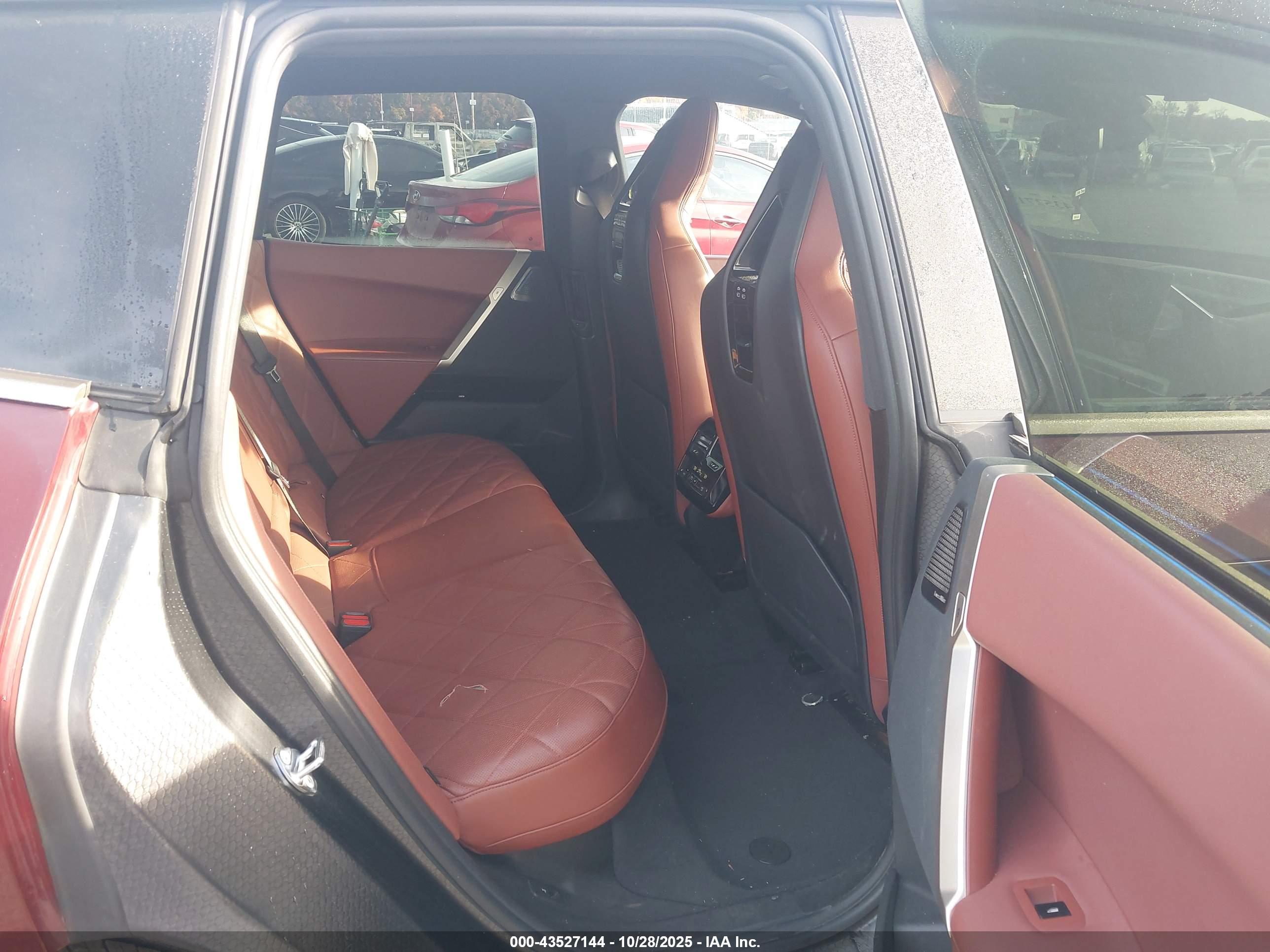 BMW IX image 8