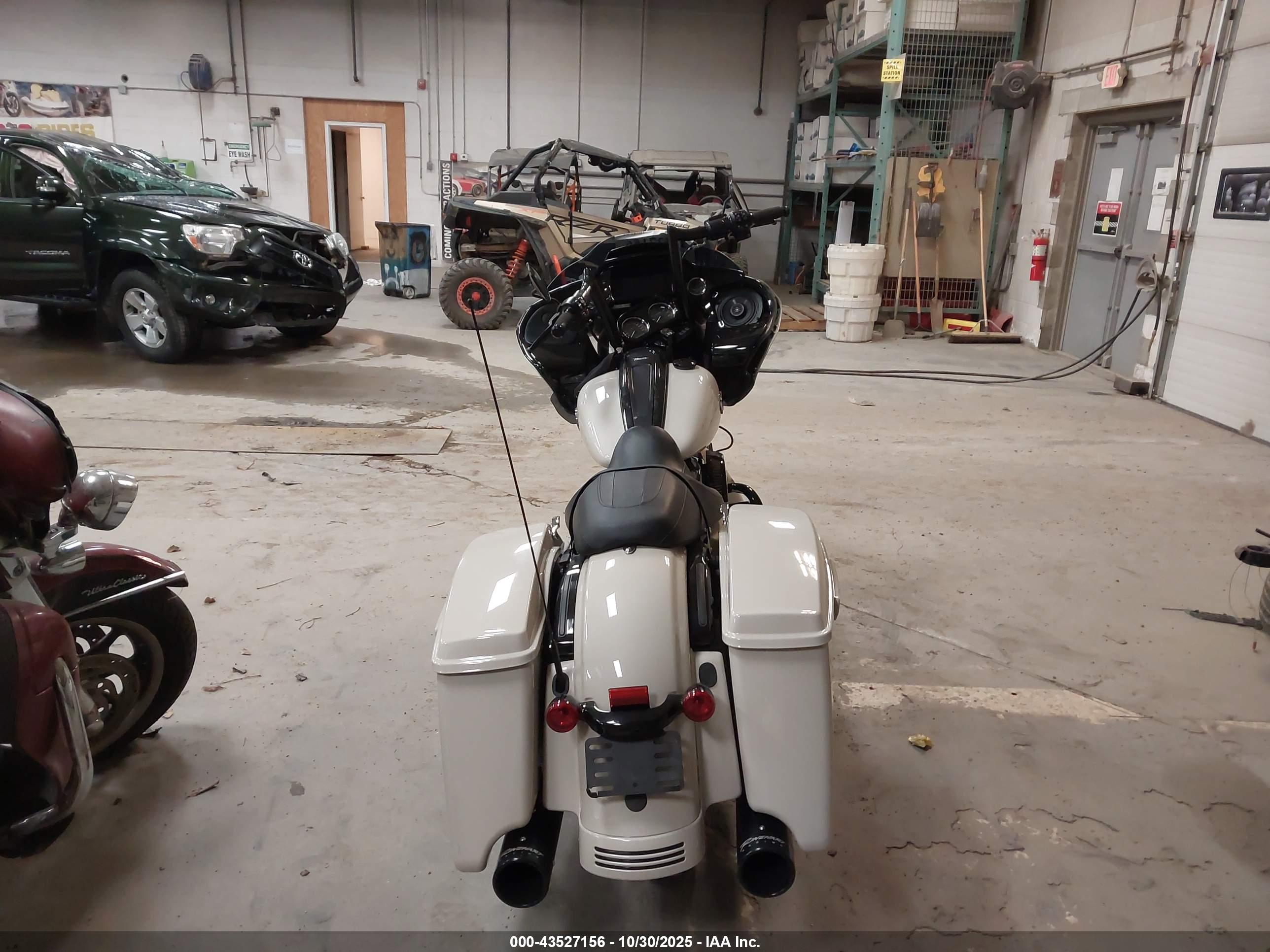 HARLEY-DAVIDSON FLTRXS image 6