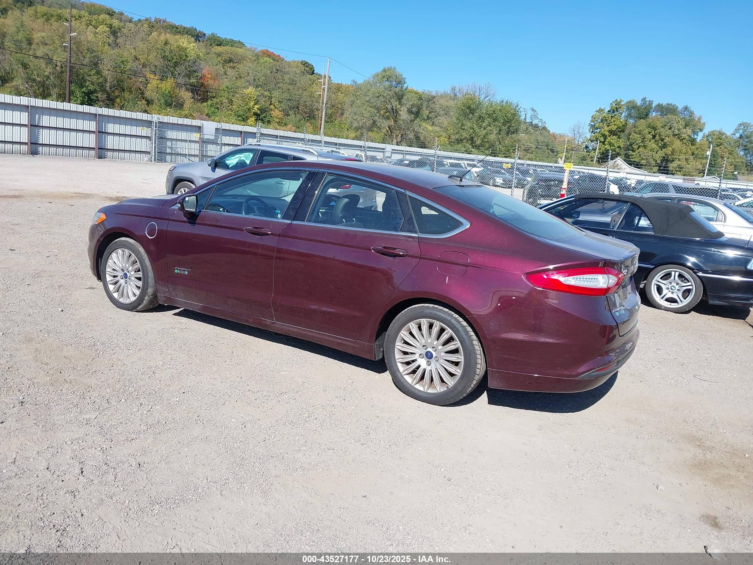 FORD FUSION image 3