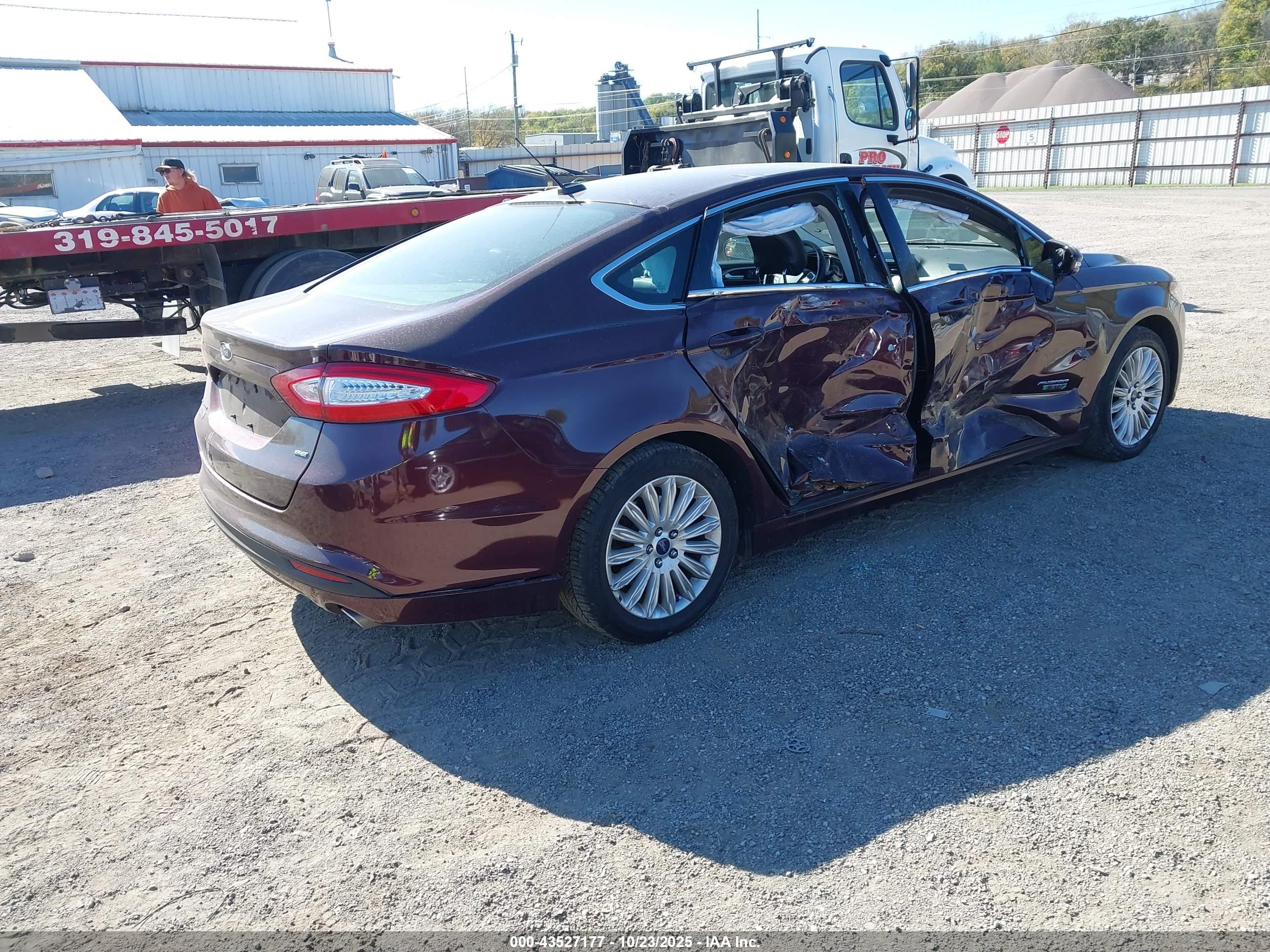 FORD FUSION image 4
