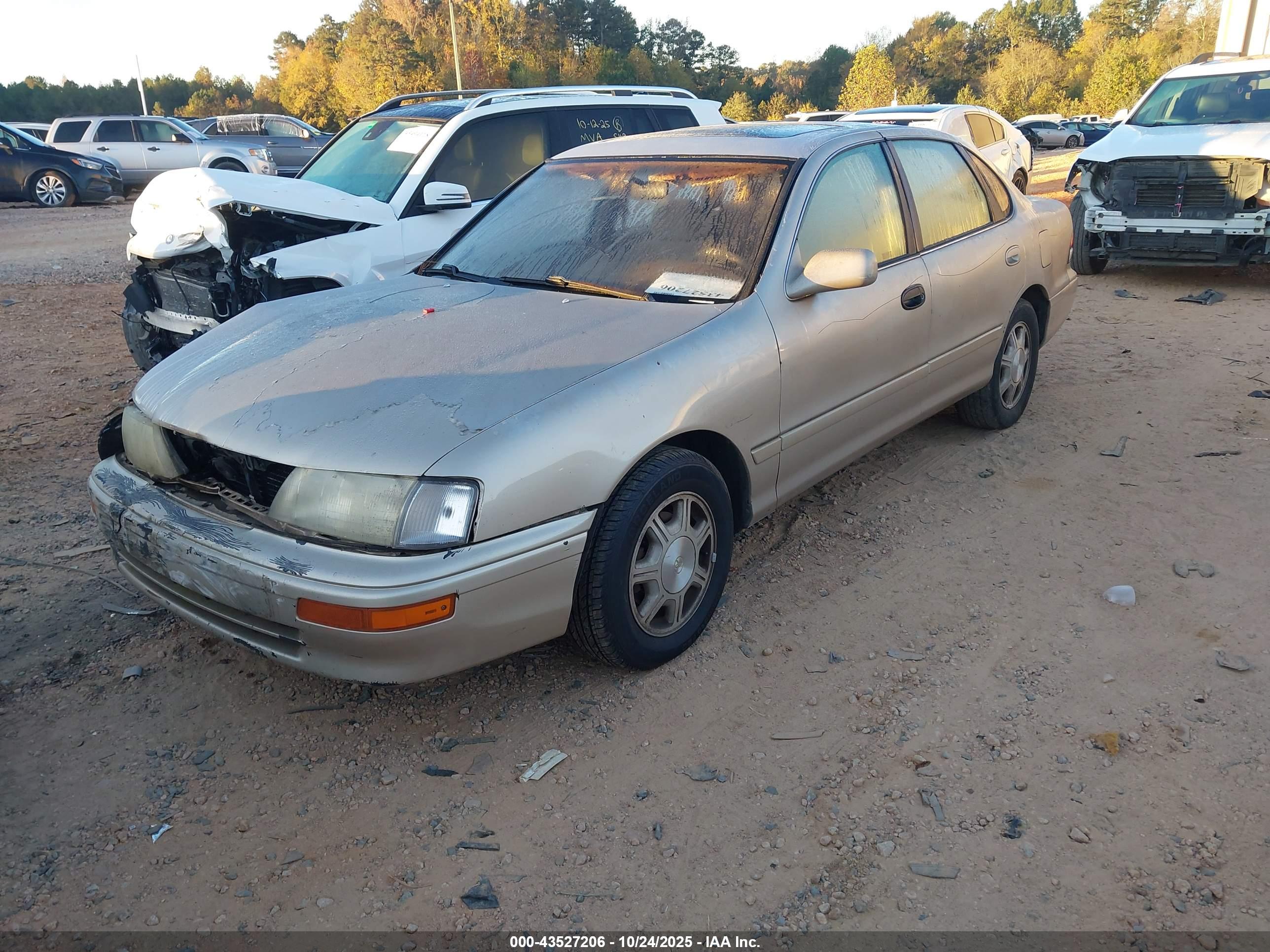 TOYOTA AVALON image 2