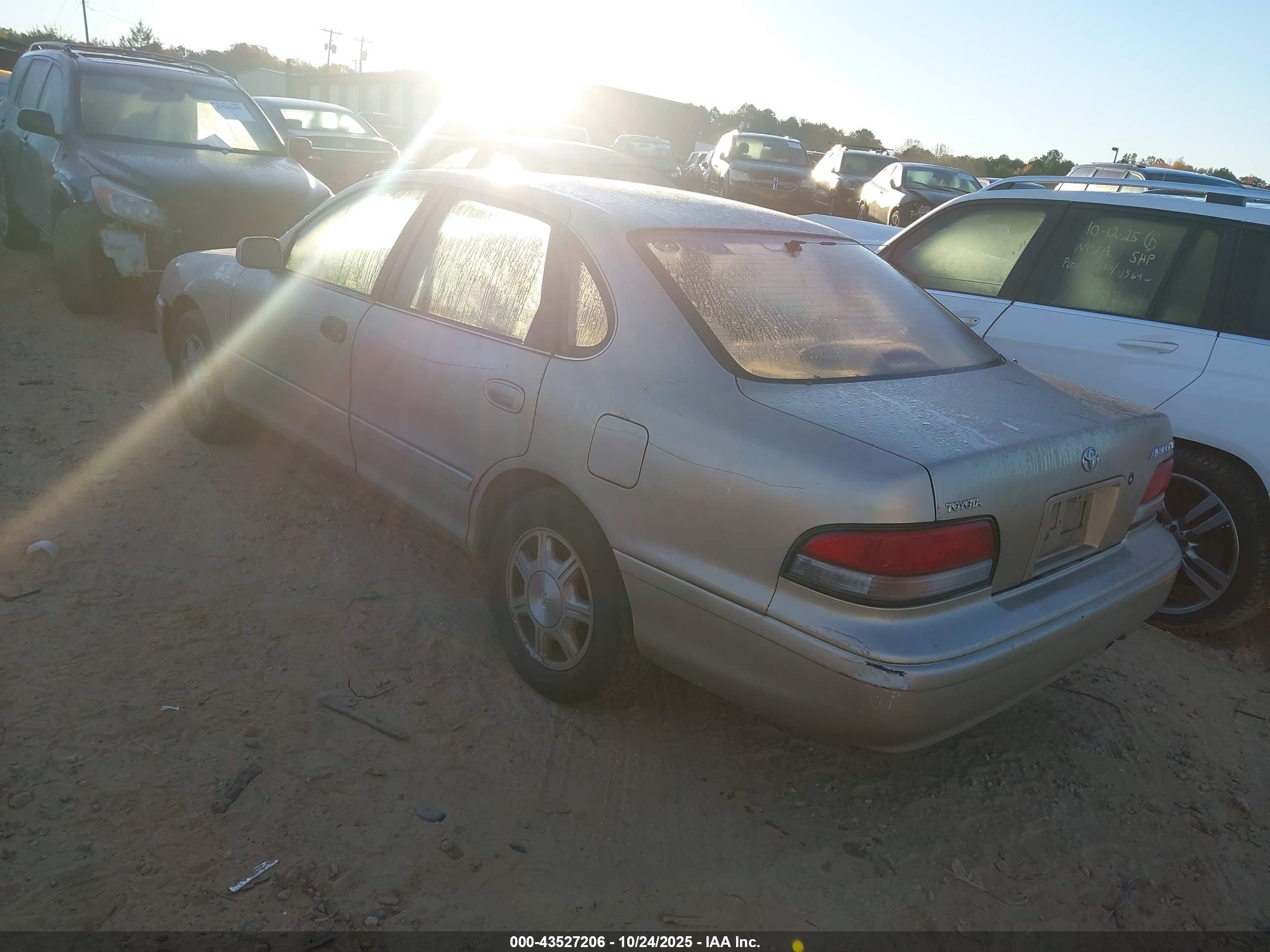 TOYOTA AVALON image 3