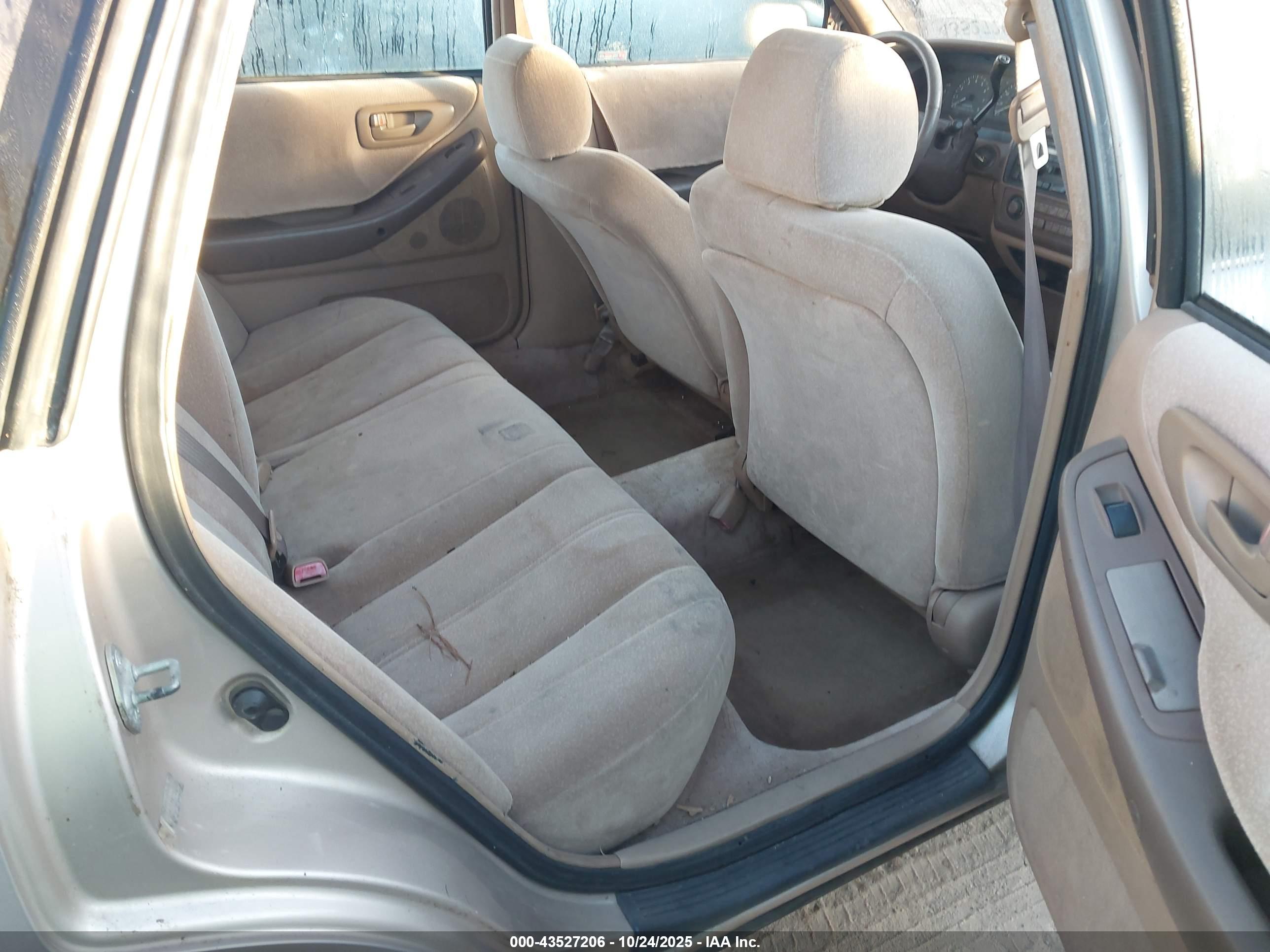 TOYOTA AVALON image 8