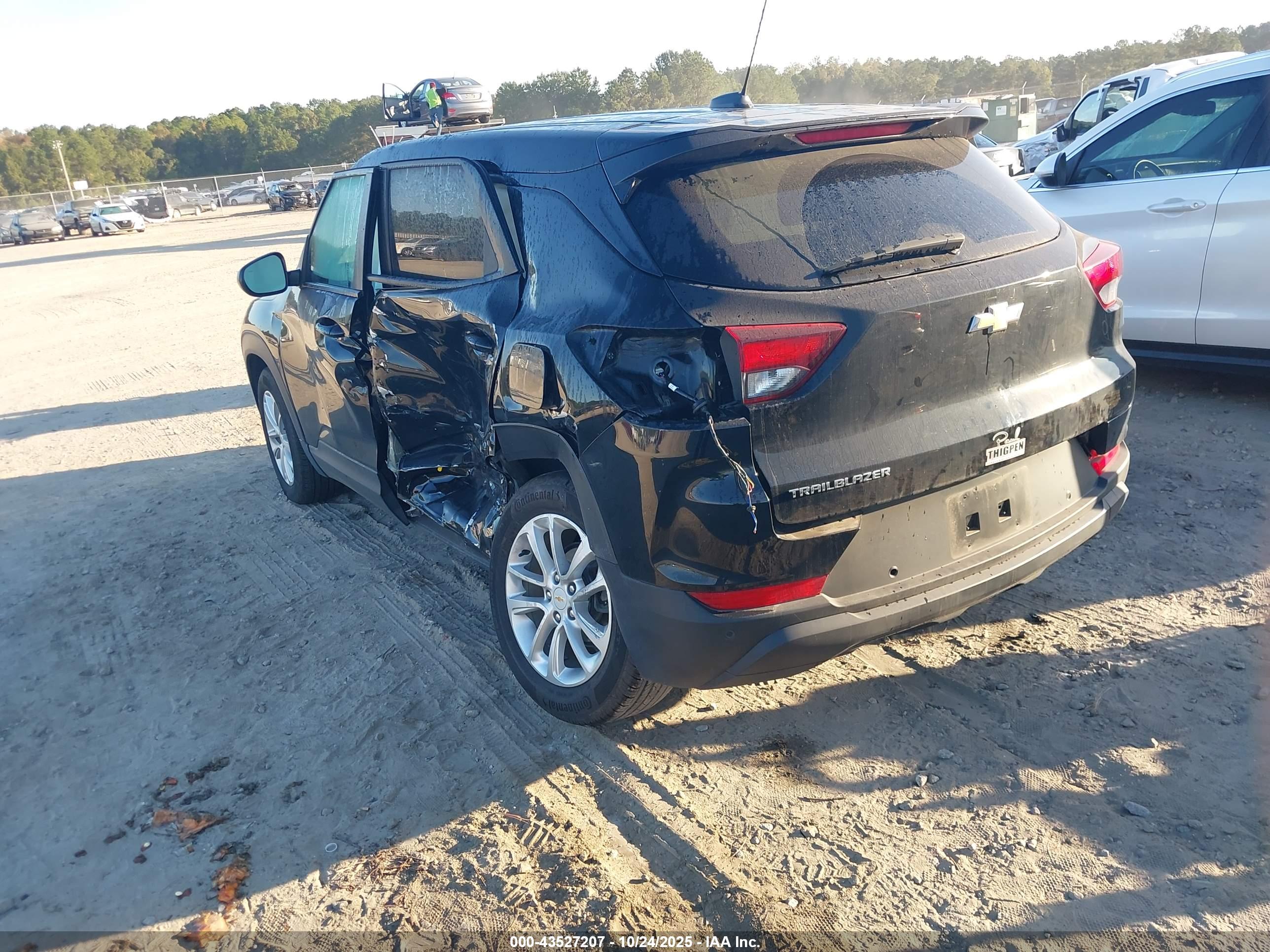 CHEVROLET TRAILBLAZER image 3