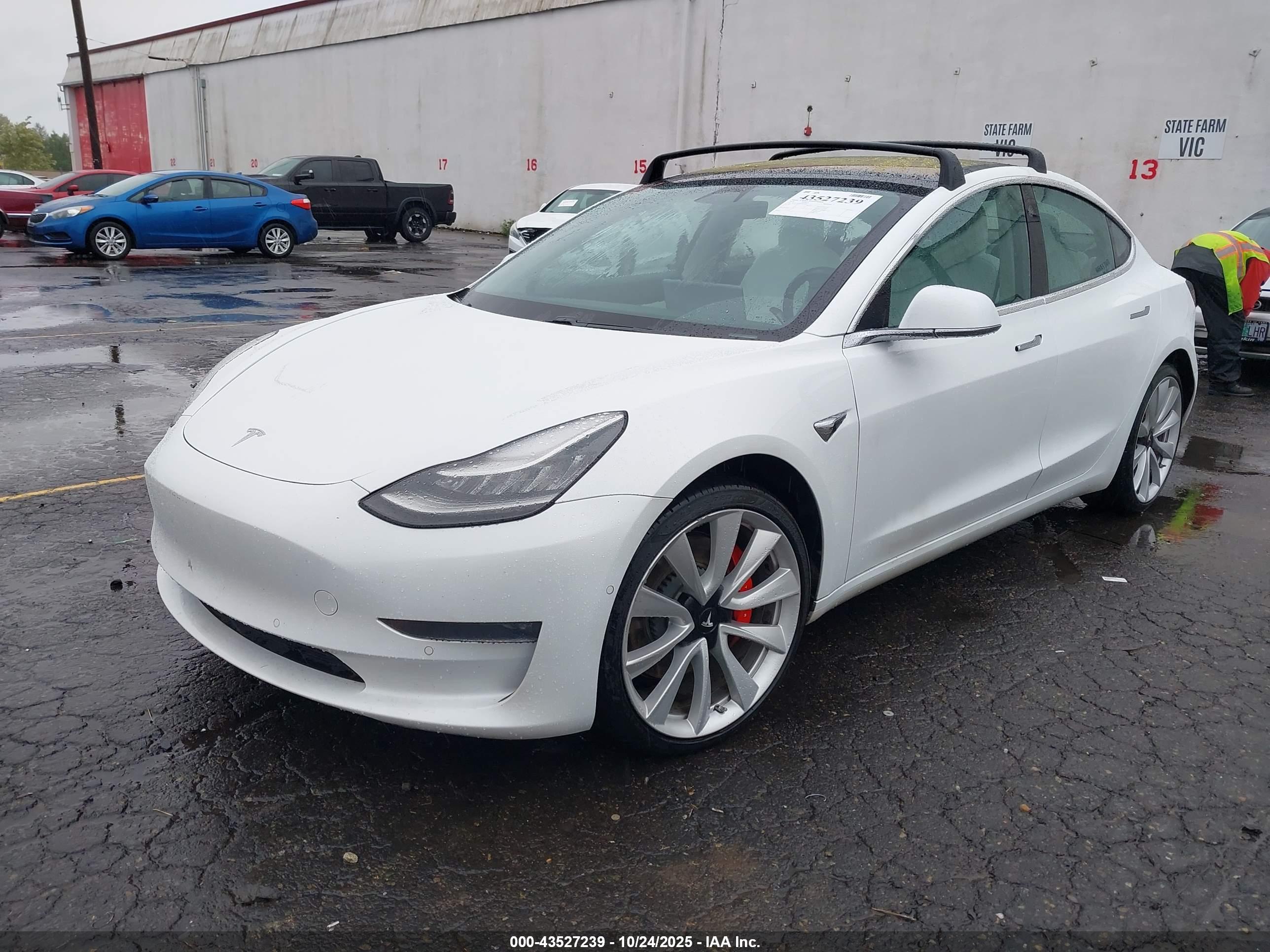 TESLA MODEL image 2