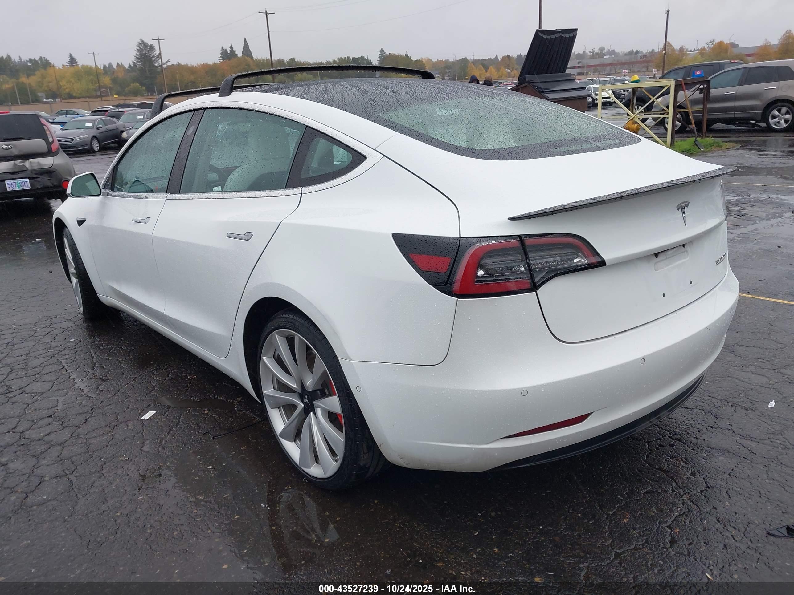 TESLA MODEL image 3