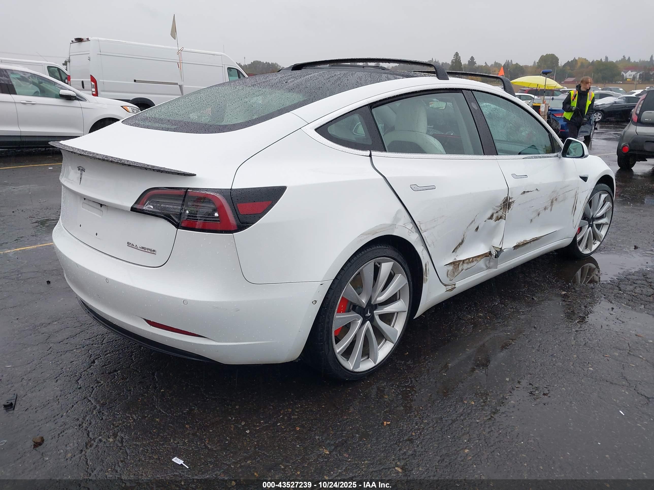 TESLA MODEL image 4