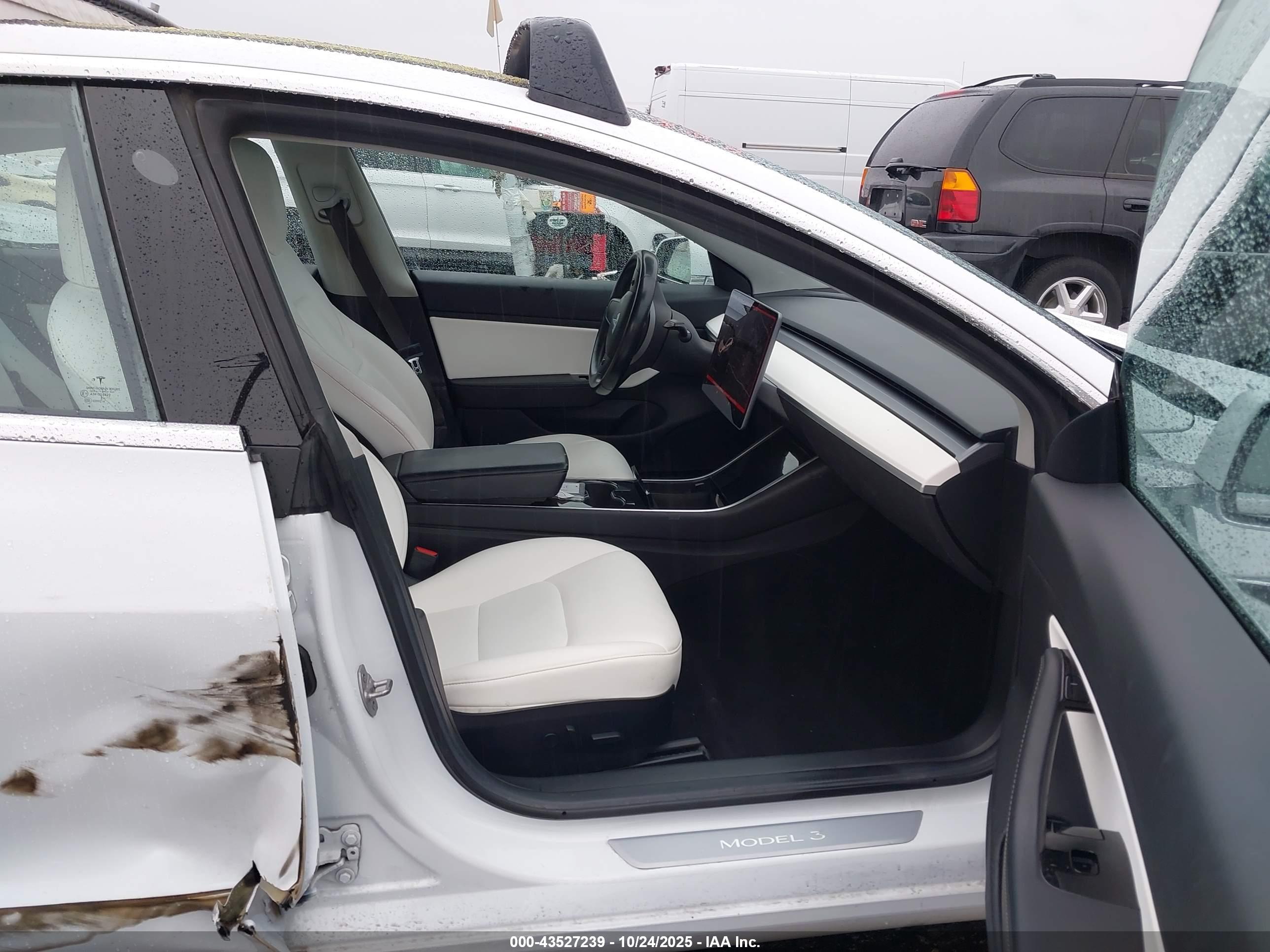 TESLA MODEL image 5