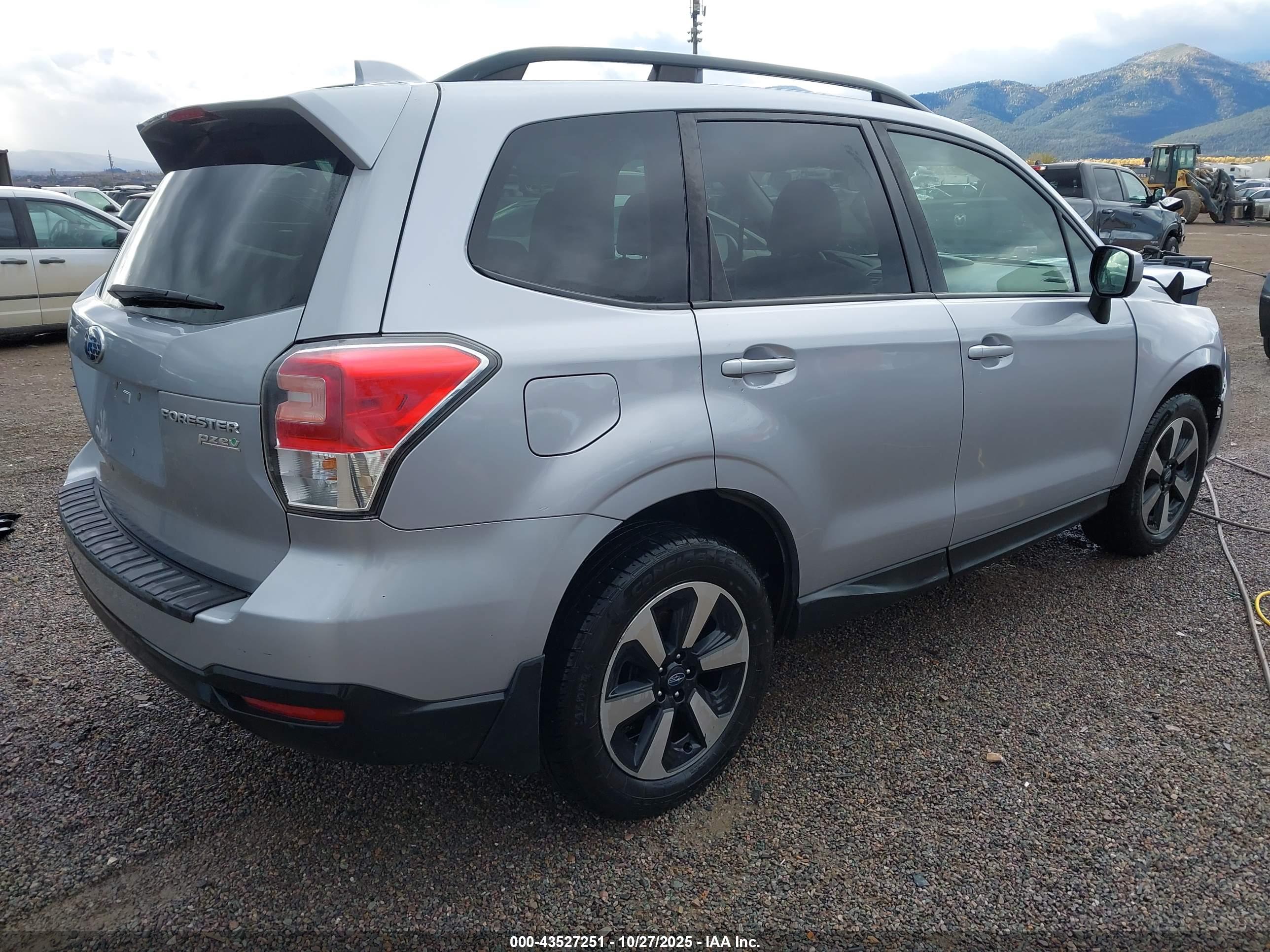 SUBARU FORESTER image 4