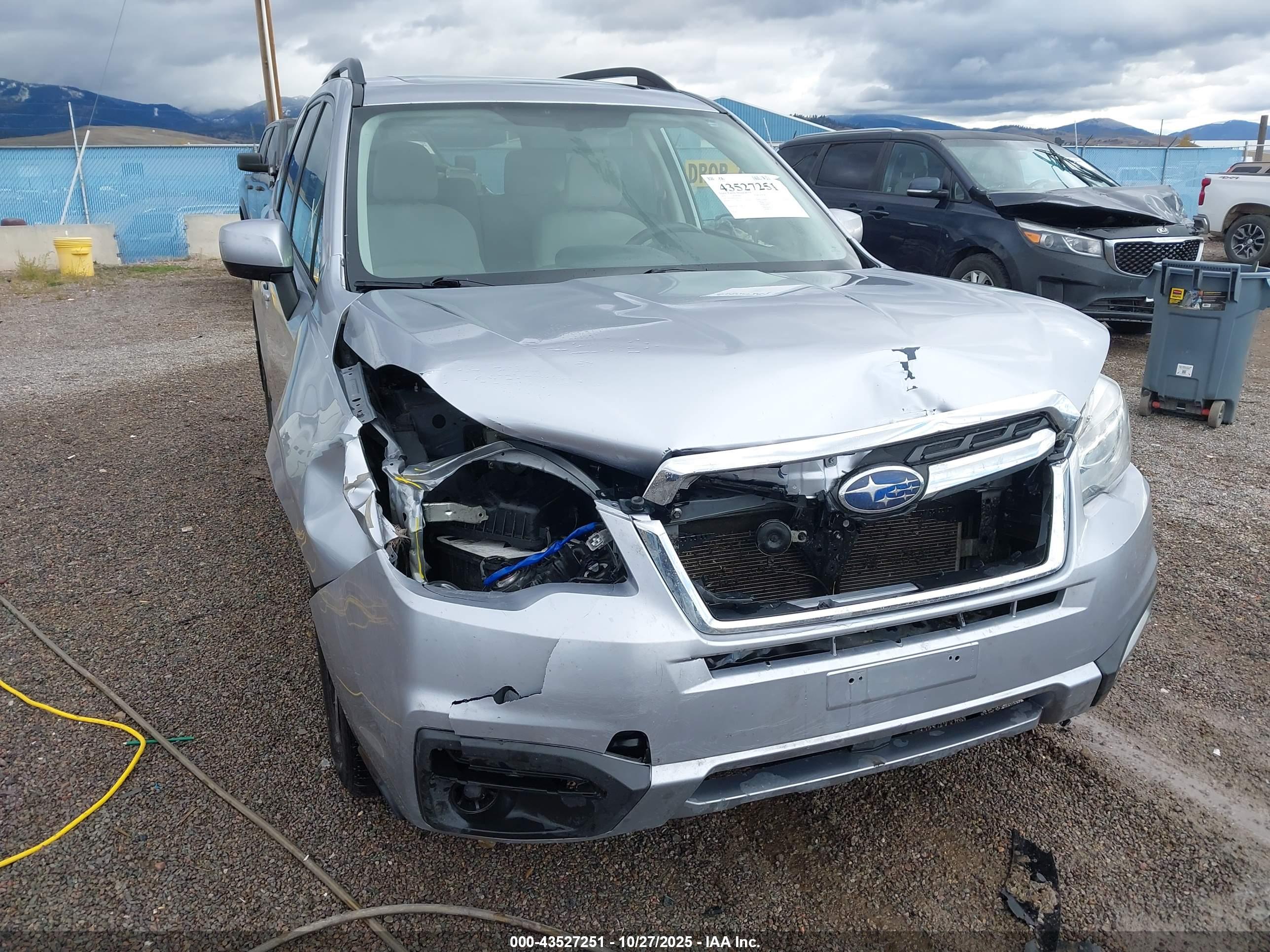 SUBARU FORESTER image 6
