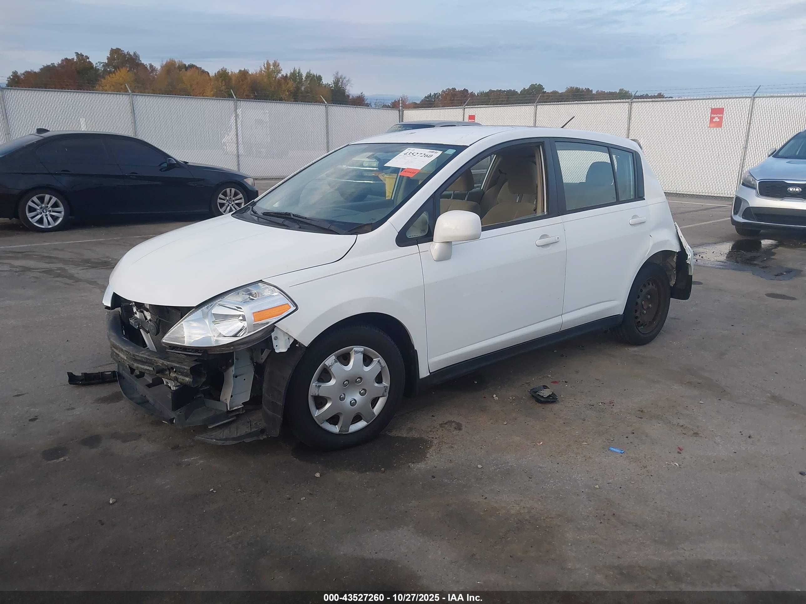 NISSAN VERSA image 2