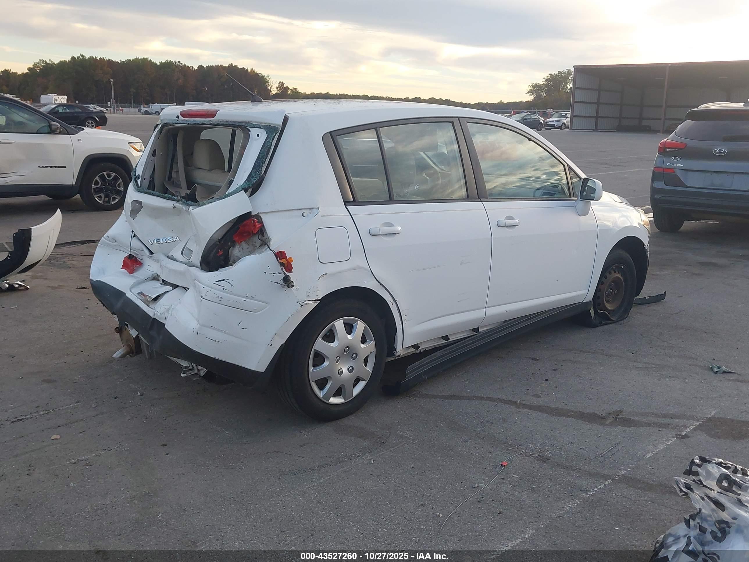 NISSAN VERSA image 4