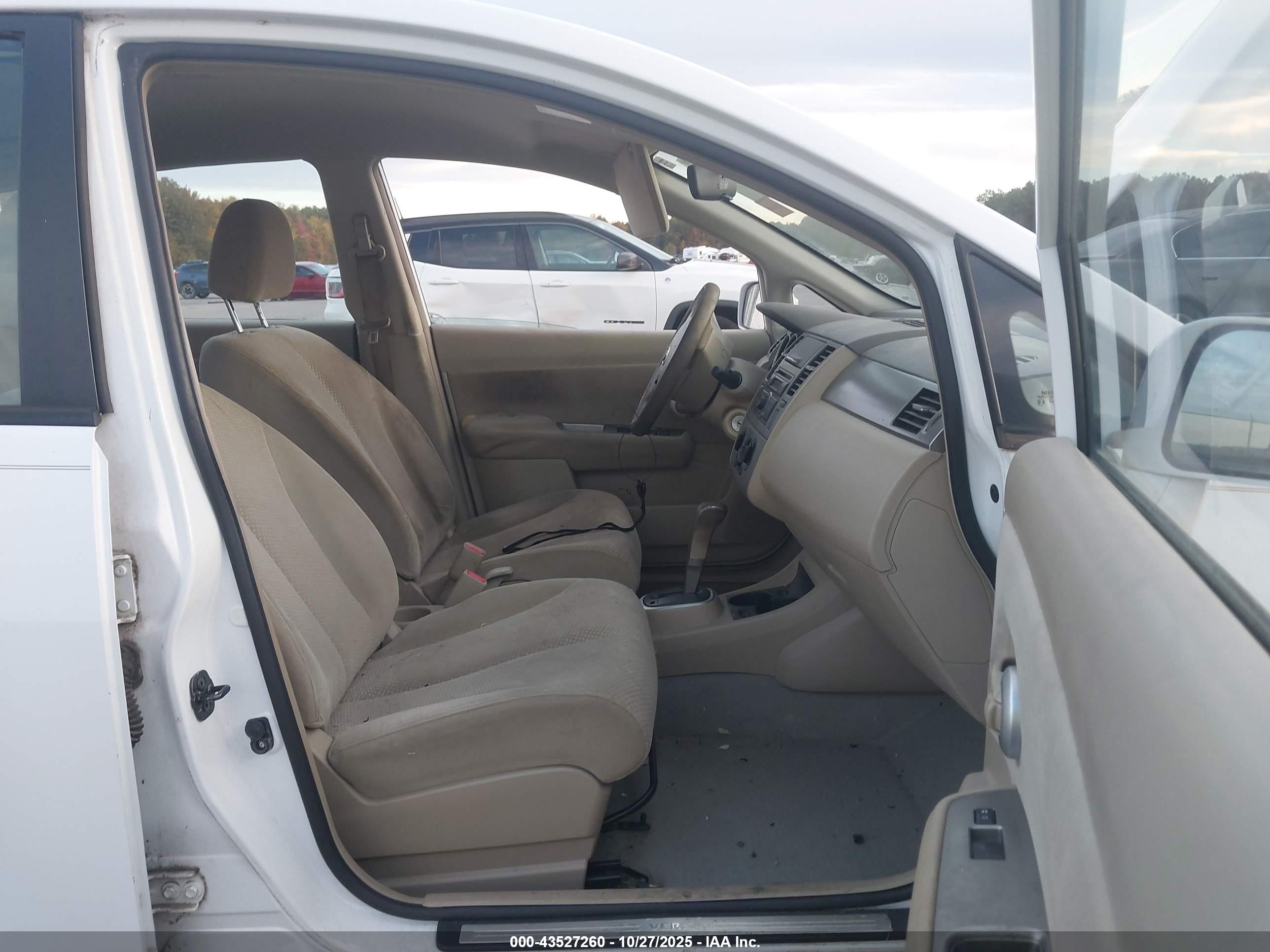 NISSAN VERSA image 5