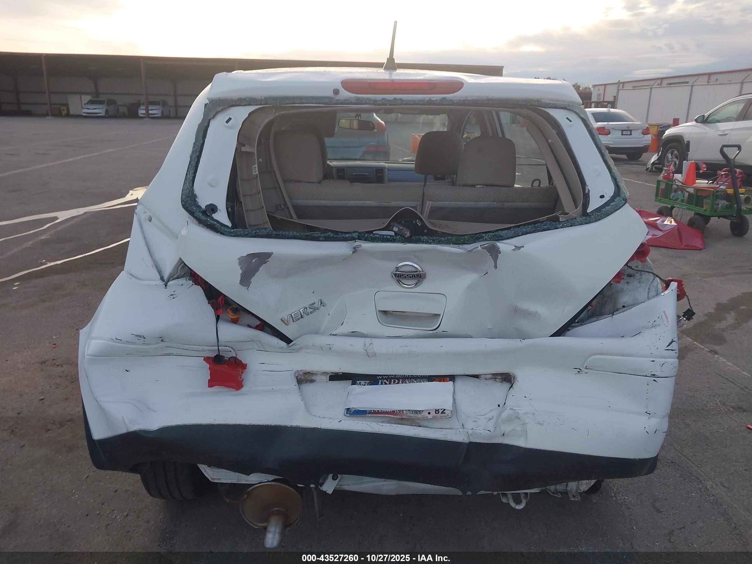 NISSAN VERSA image 6
