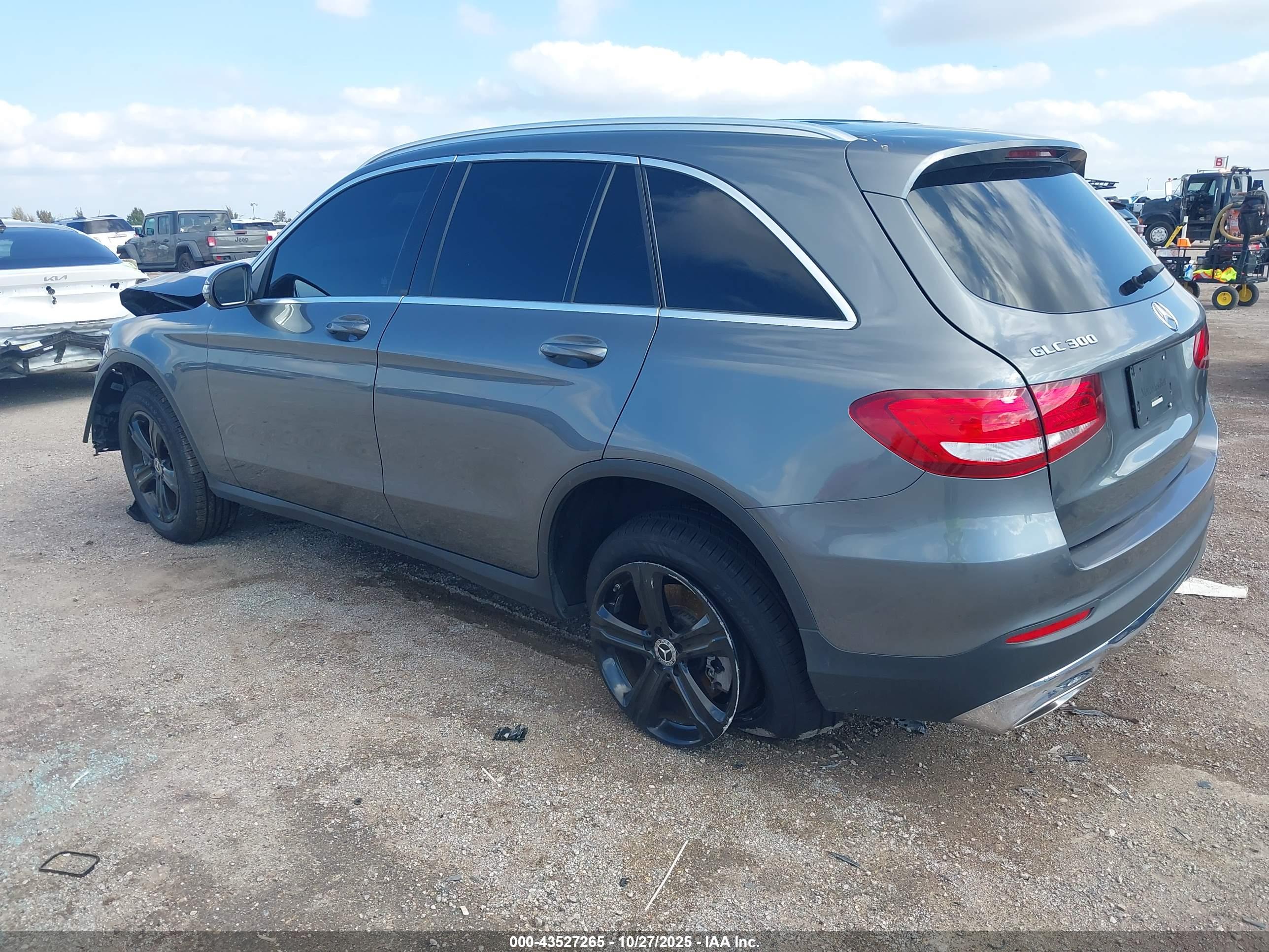 MERCEDES-BENZ GLC image 3