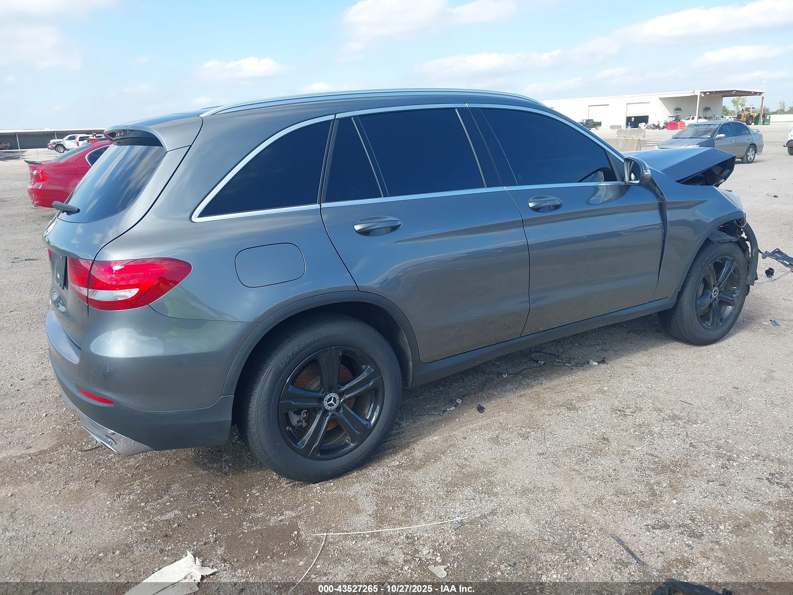 MERCEDES-BENZ GLC image 4