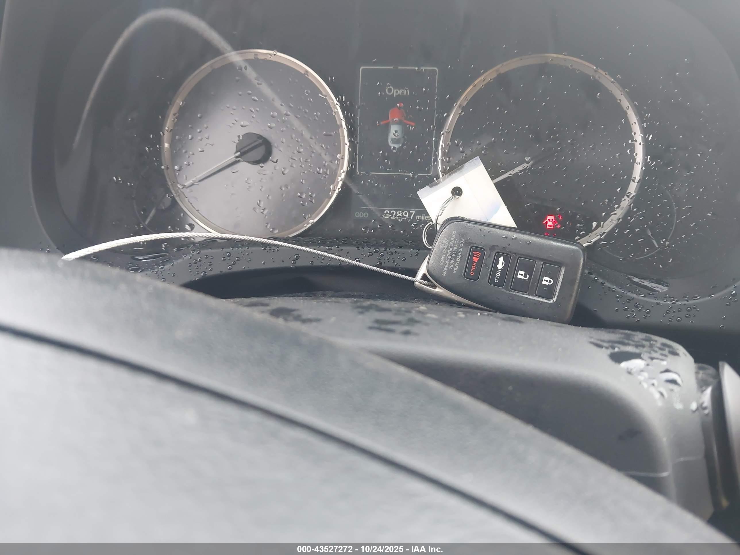 LEXUS RC image 11