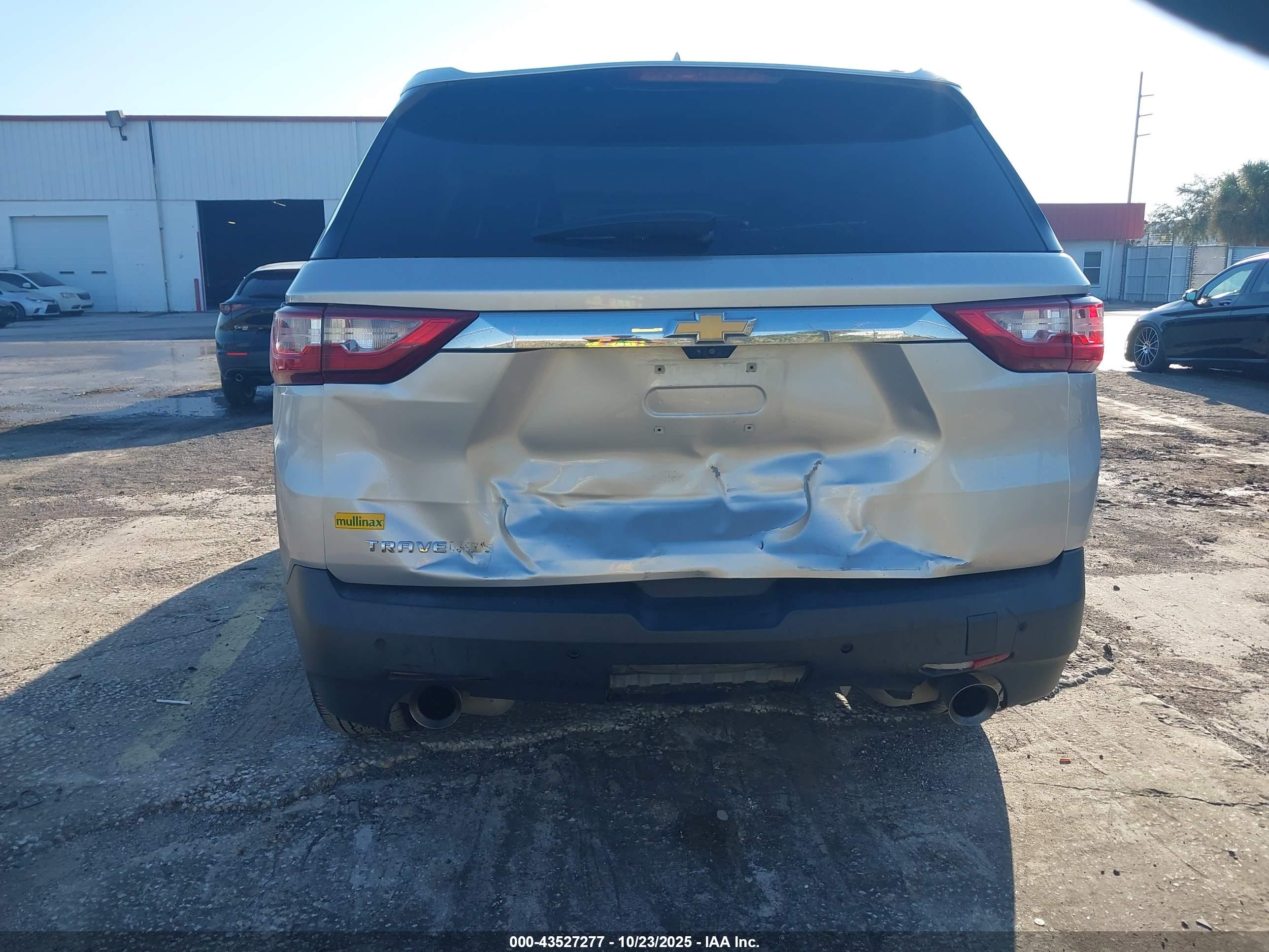 CHEVROLET TRAVERSE image 6