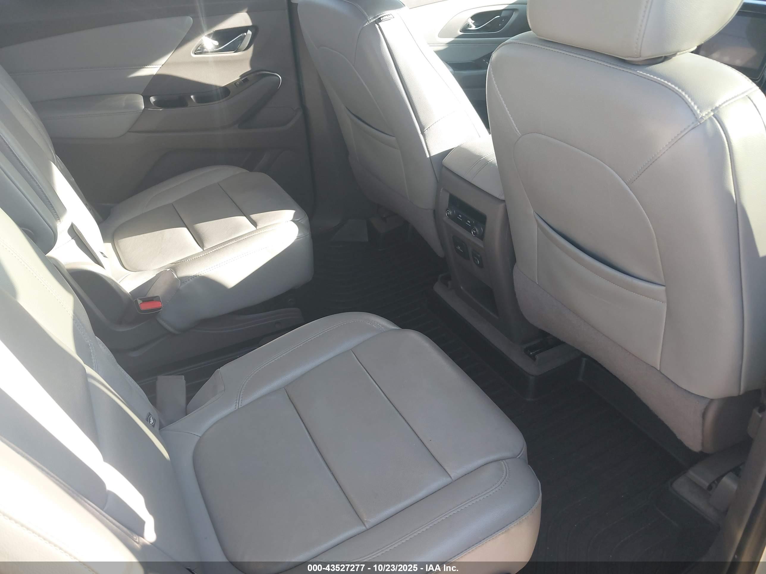 CHEVROLET TRAVERSE image 8