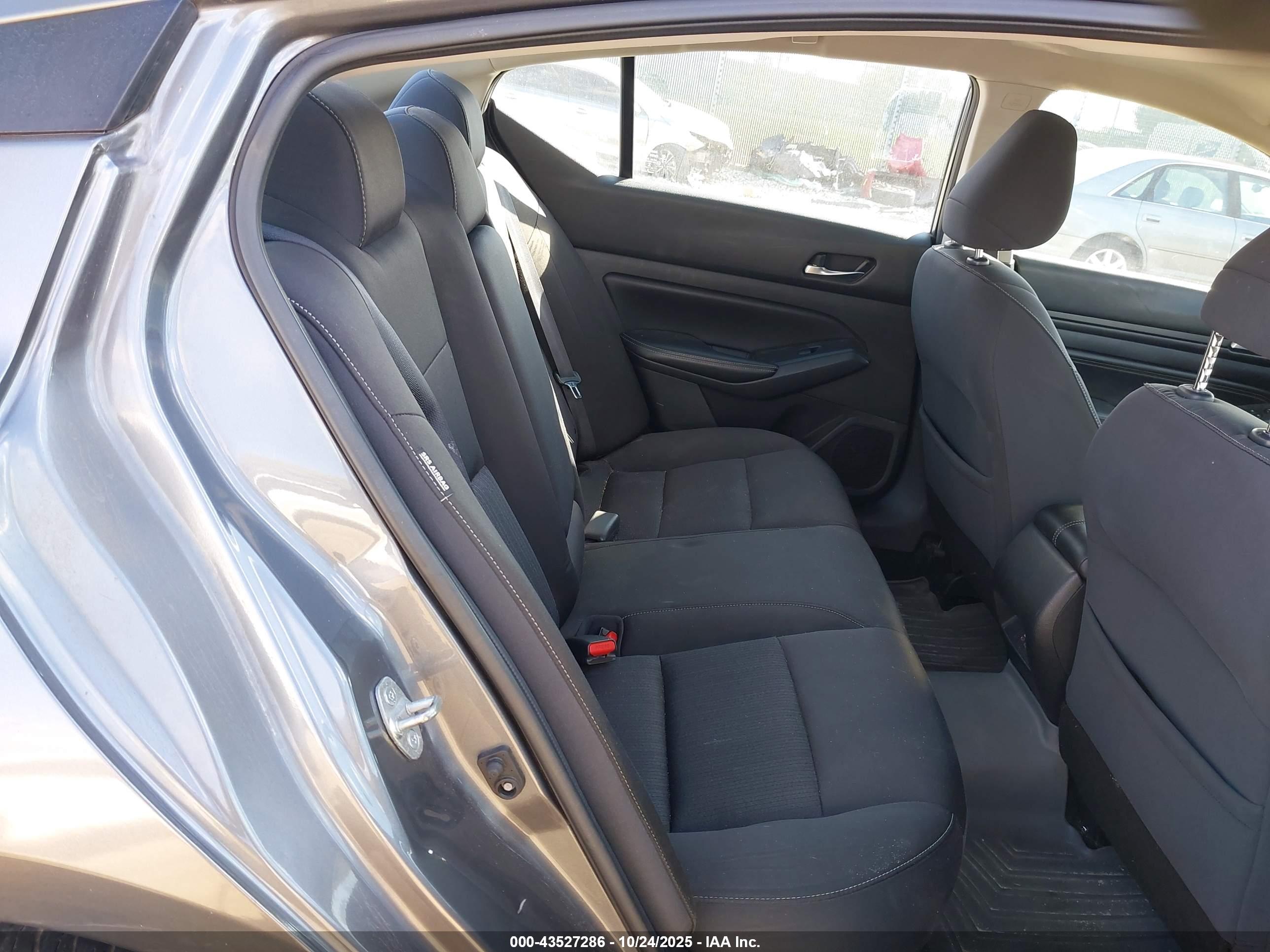 NISSAN ALTIMA image 8
