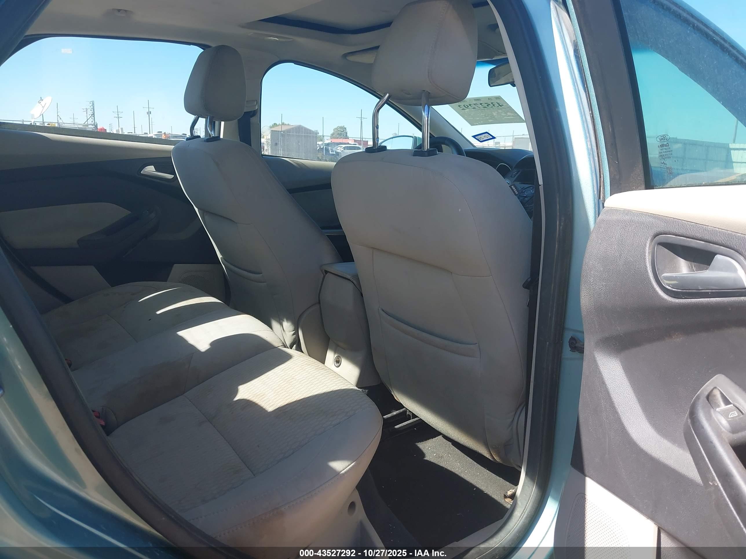 FORD FOCUS image 8