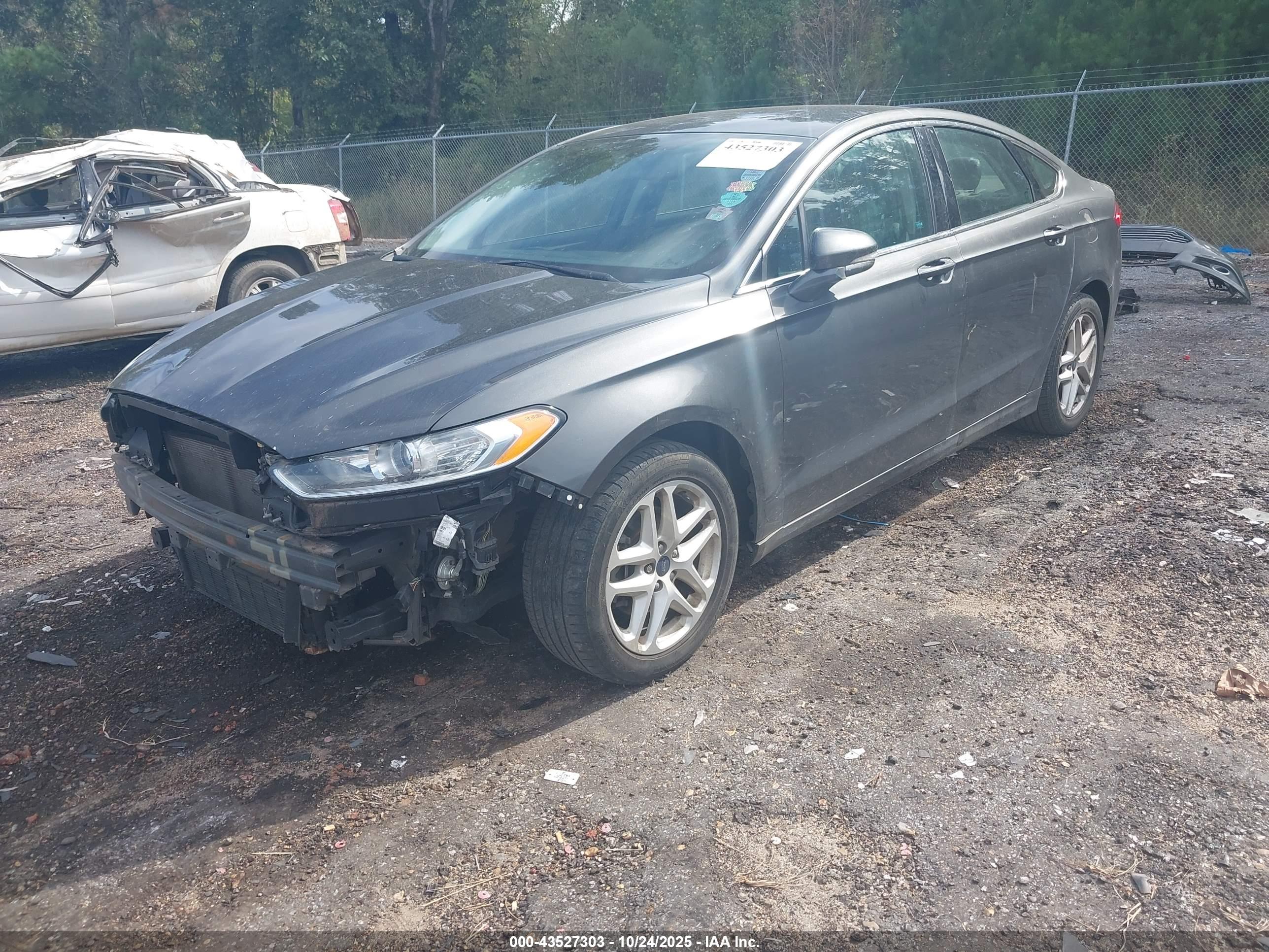 FORD FUSION image 2