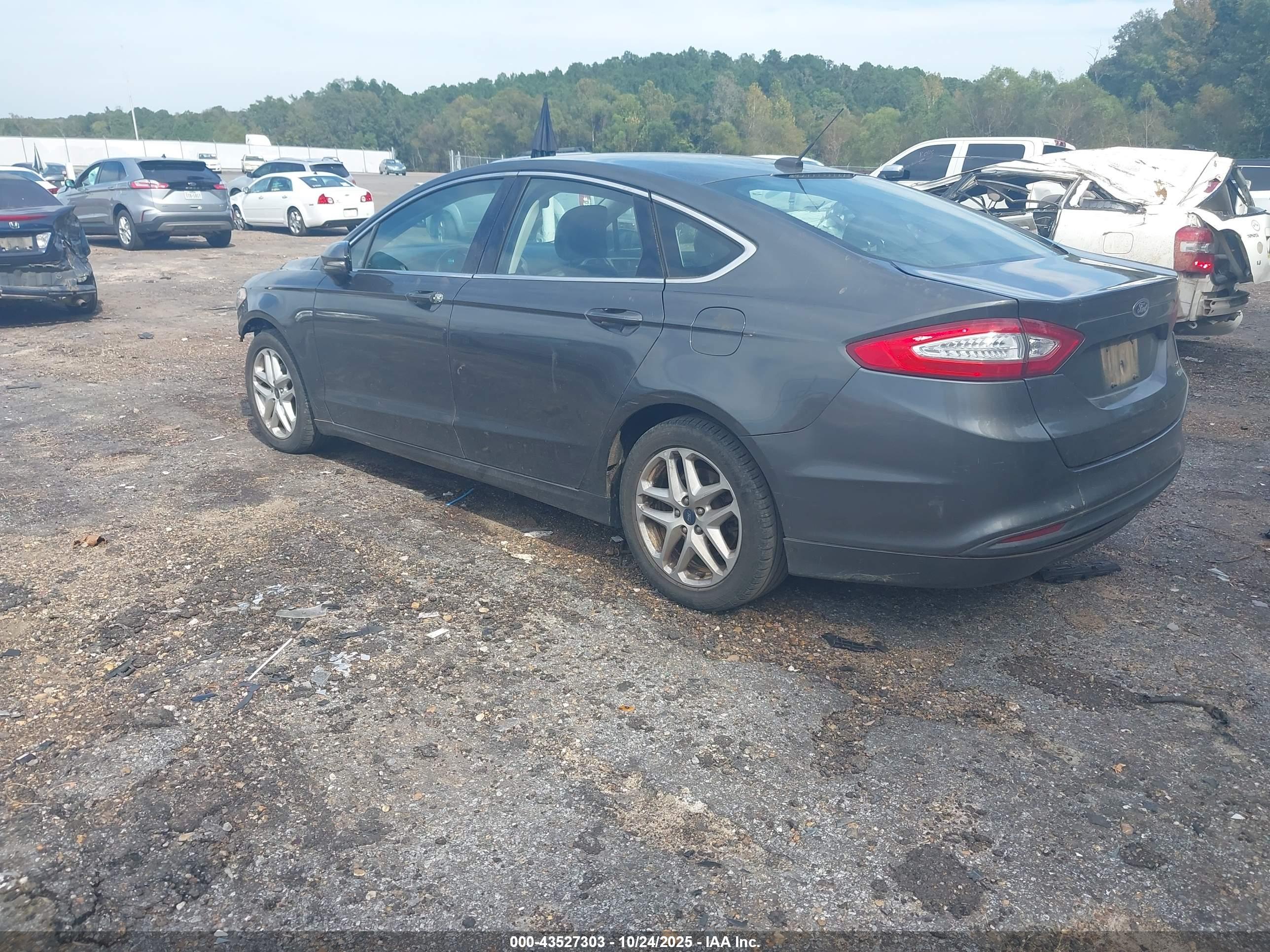 FORD FUSION image 3