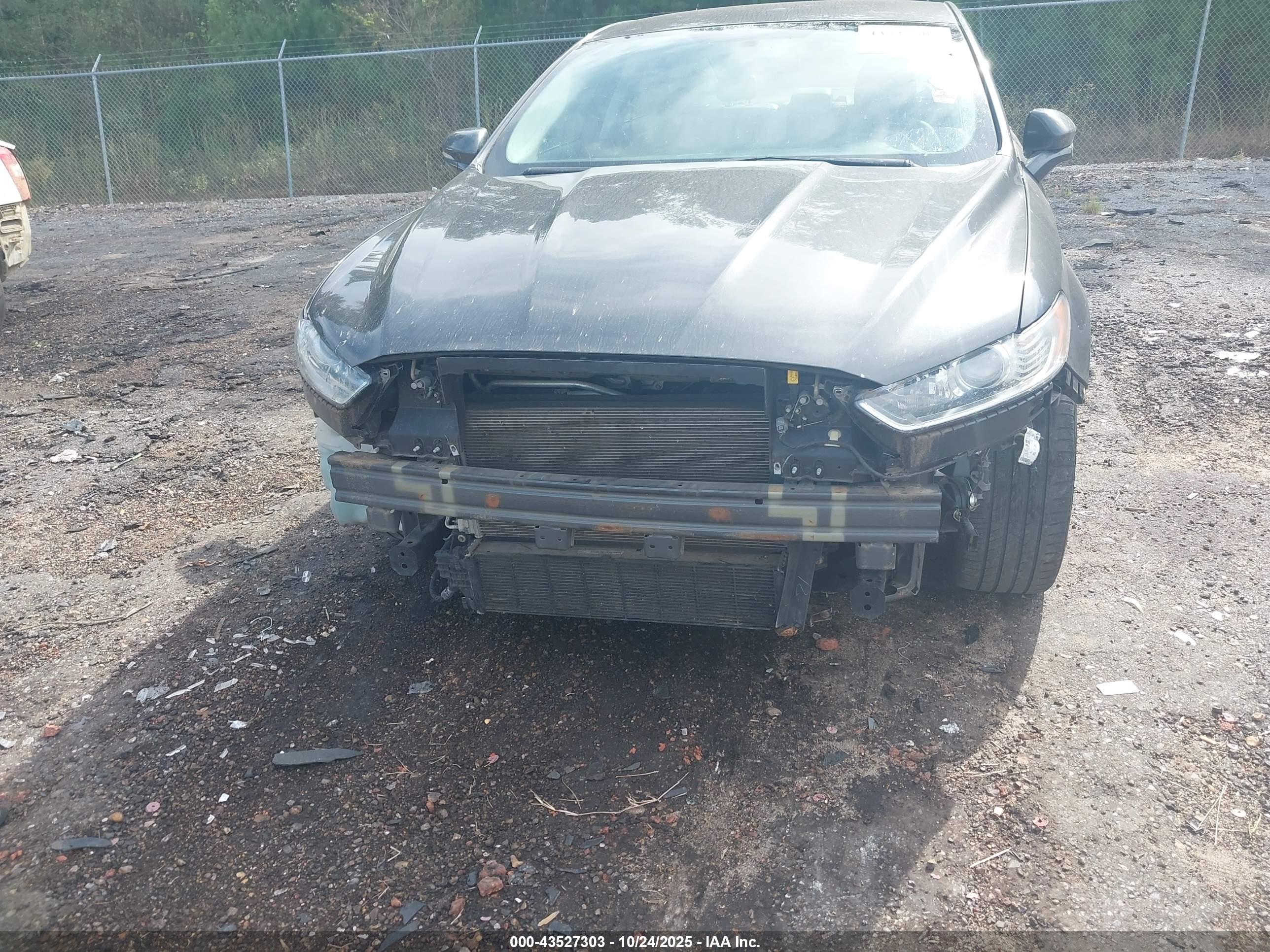 FORD FUSION image 6