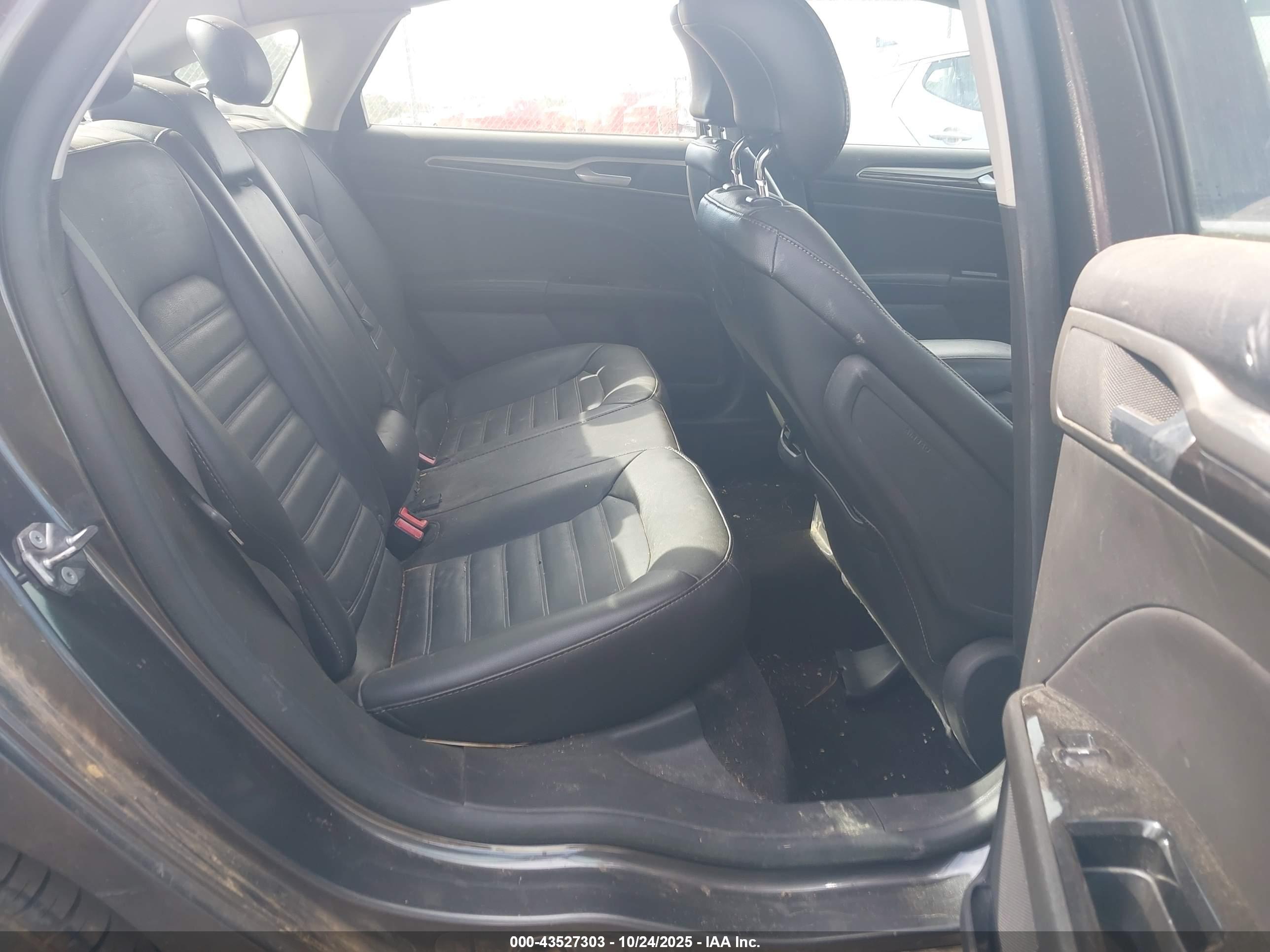 FORD FUSION image 8