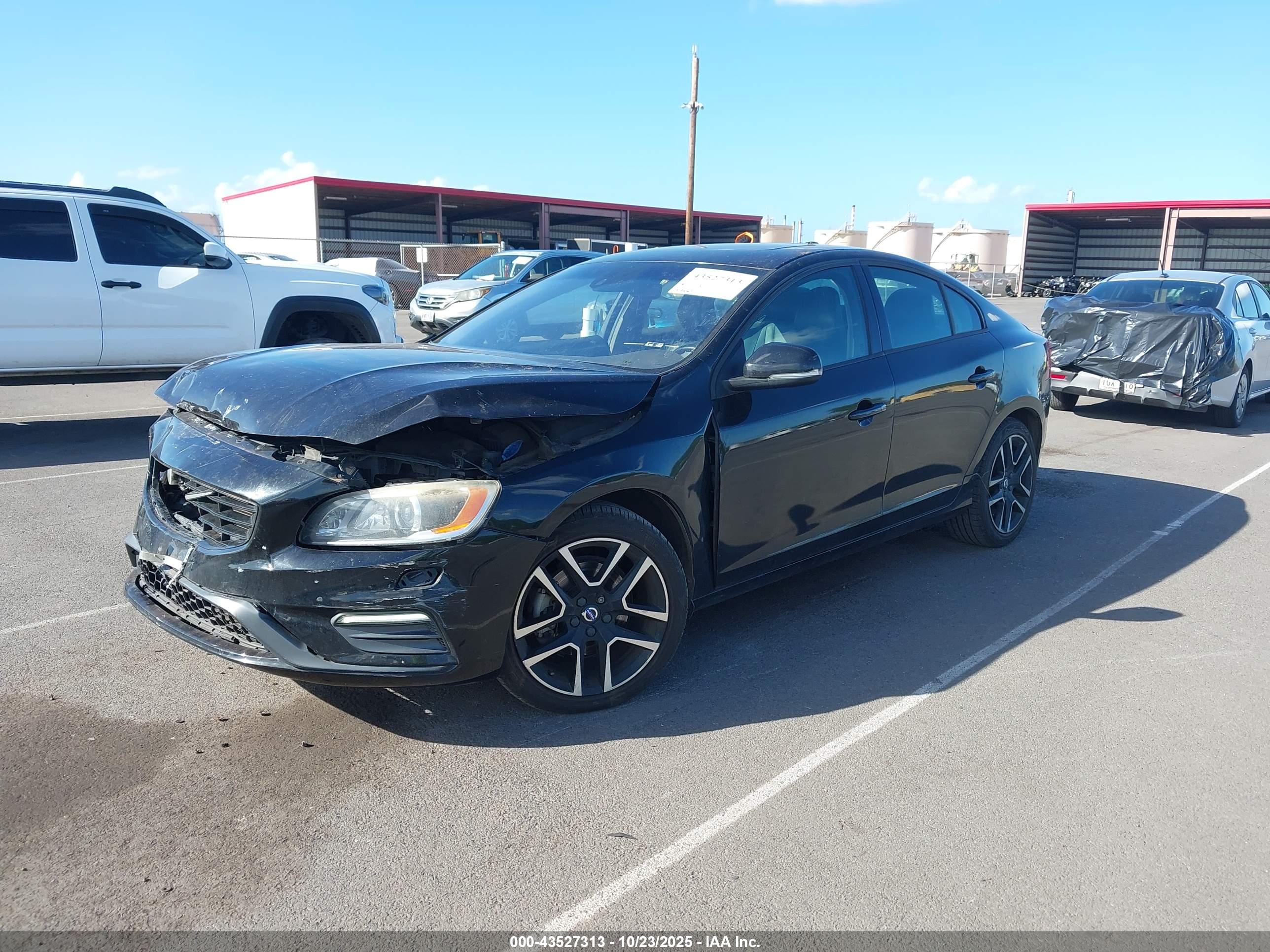 VOLVO S60 image 2