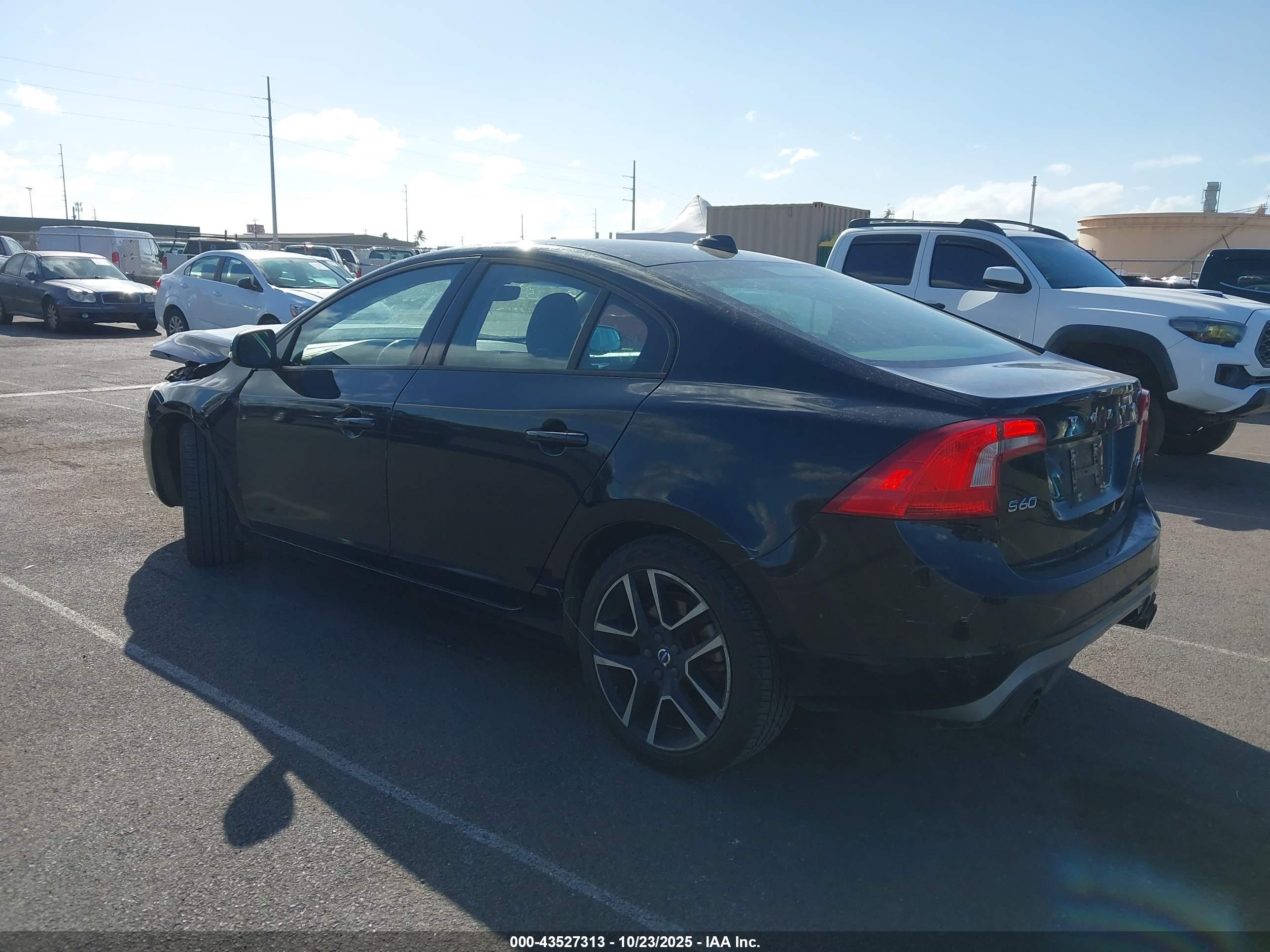 VOLVO S60 image 3