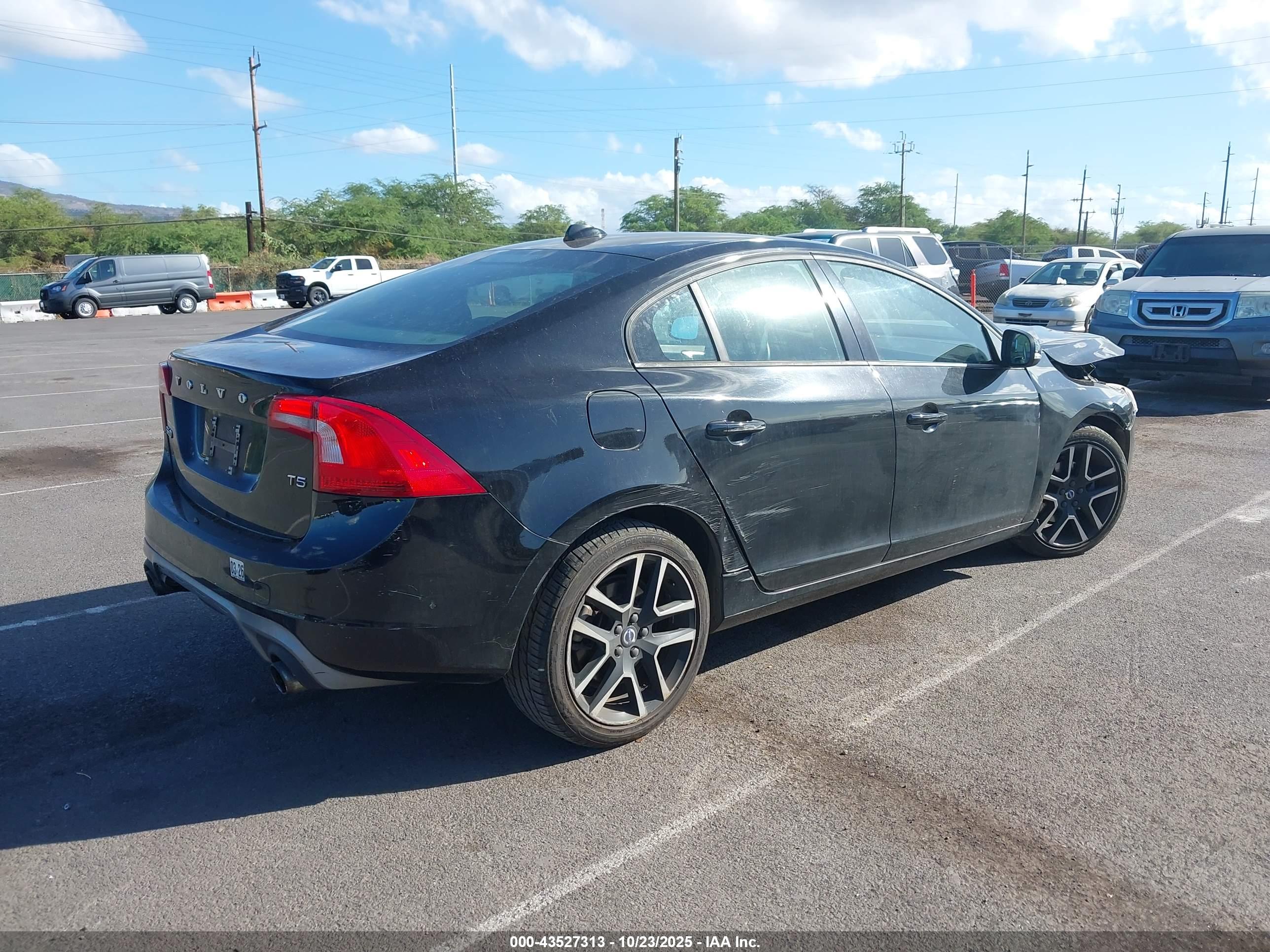 VOLVO S60 image 4