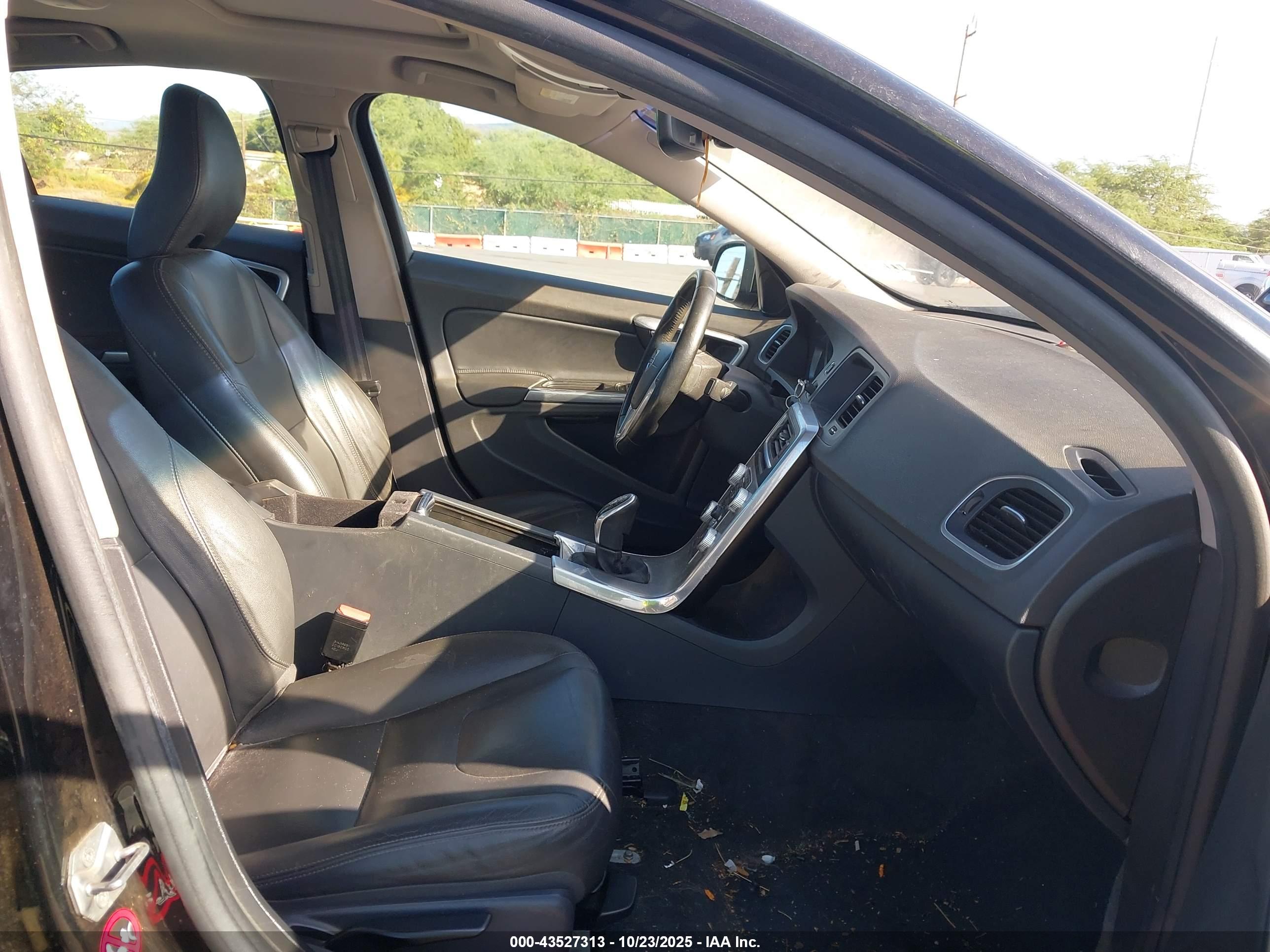 VOLVO S60 image 5