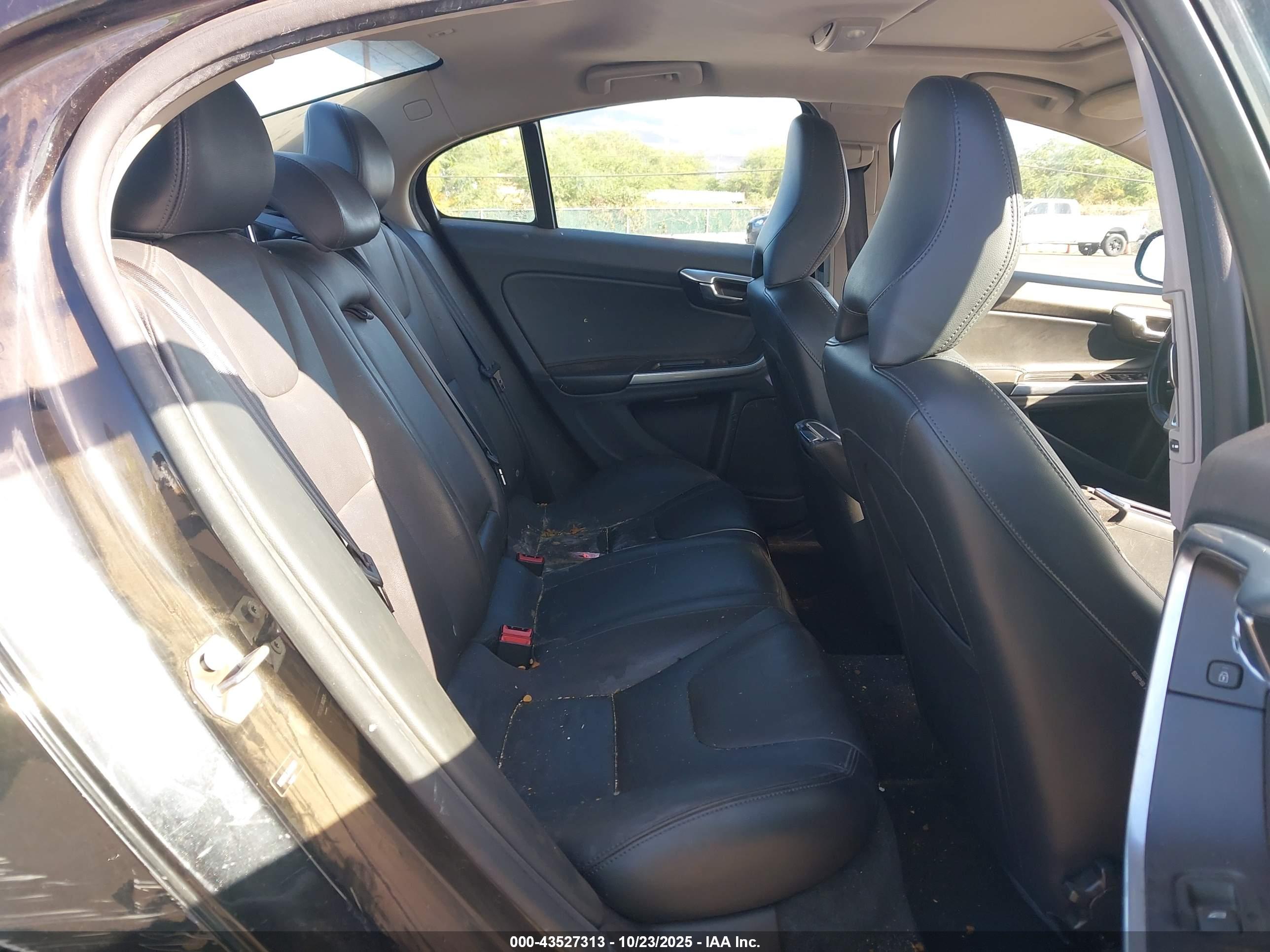 VOLVO S60 image 8