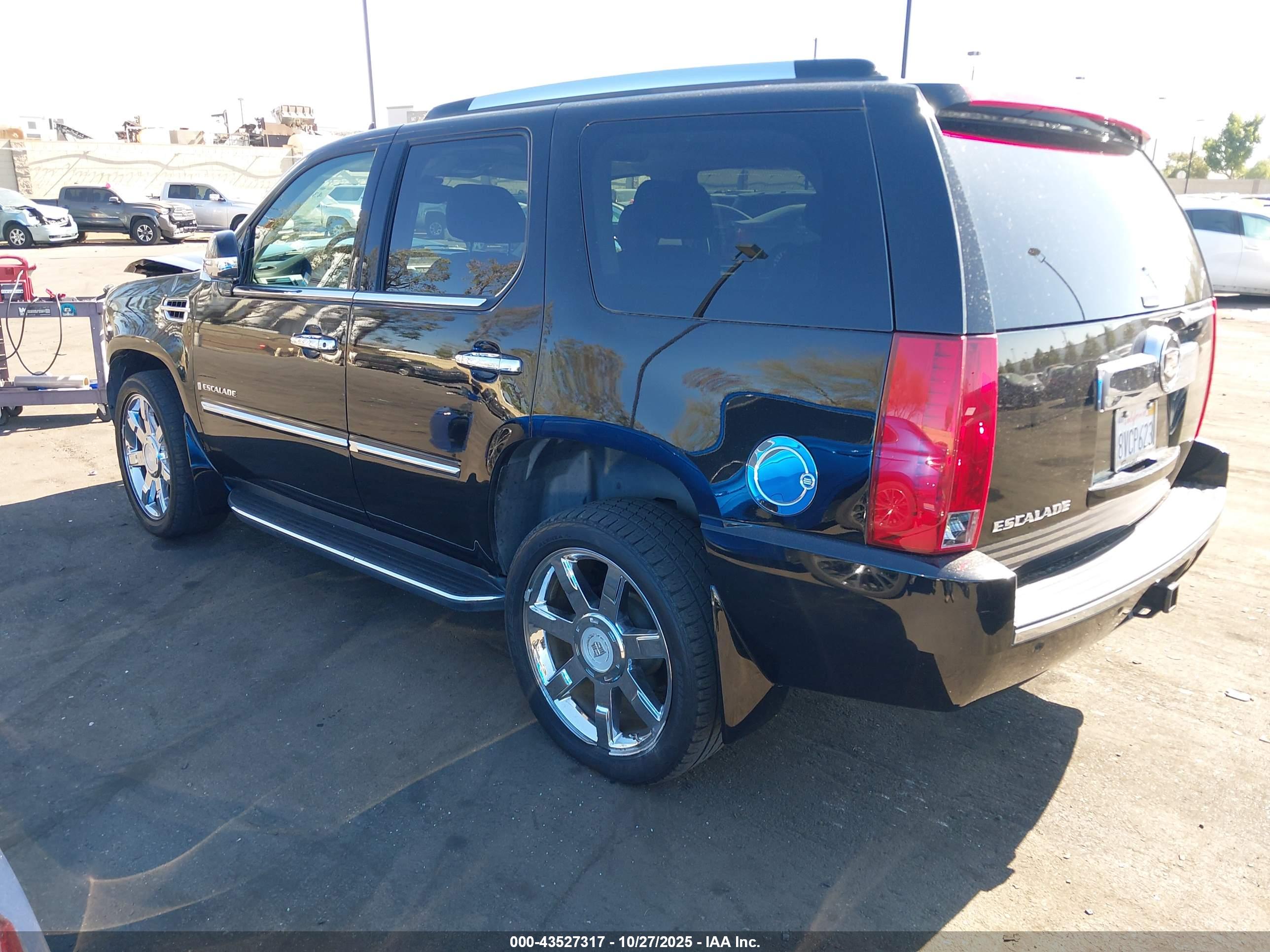 CADILLAC ESCALADE image 3