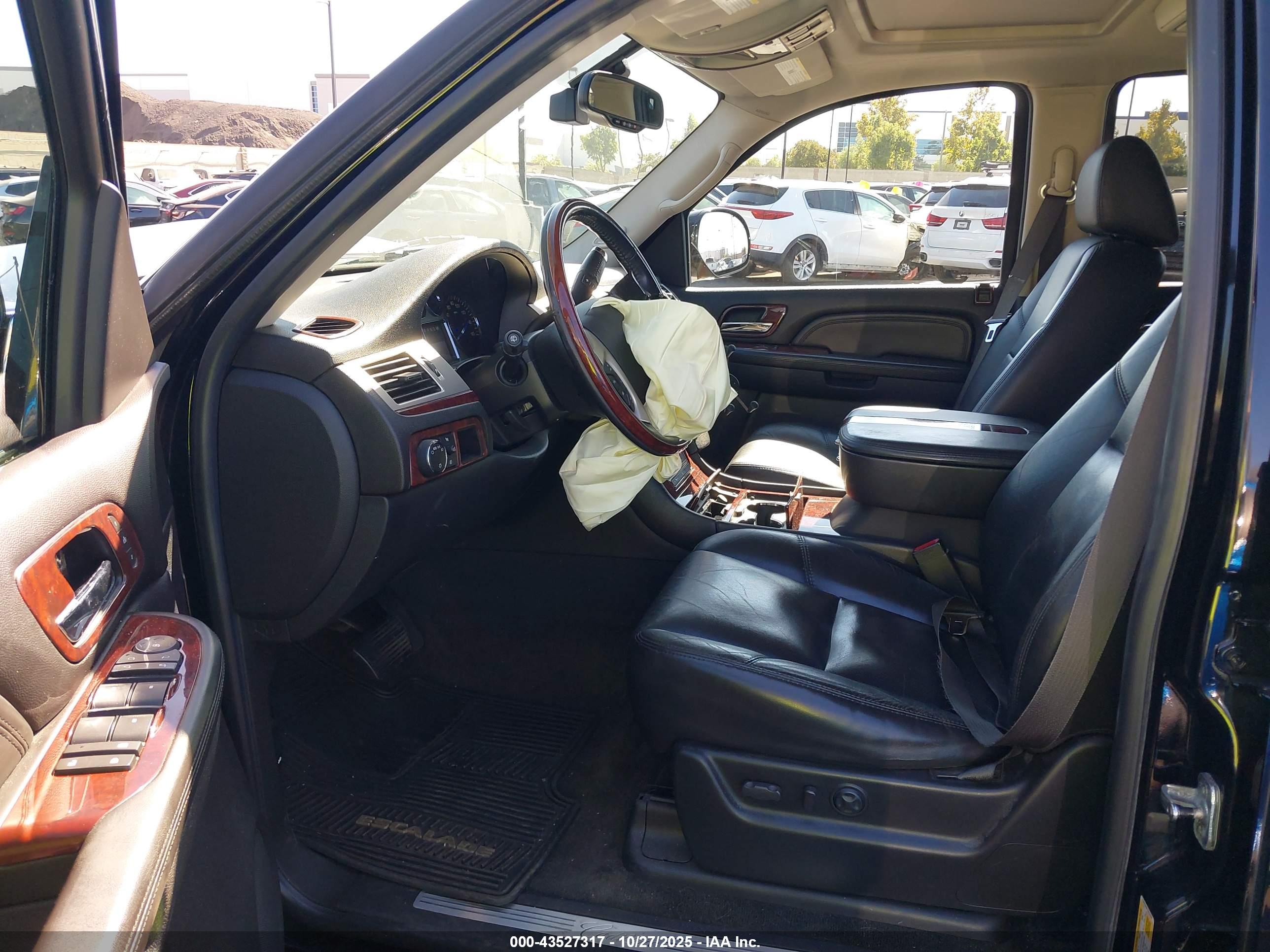 CADILLAC ESCALADE image 5