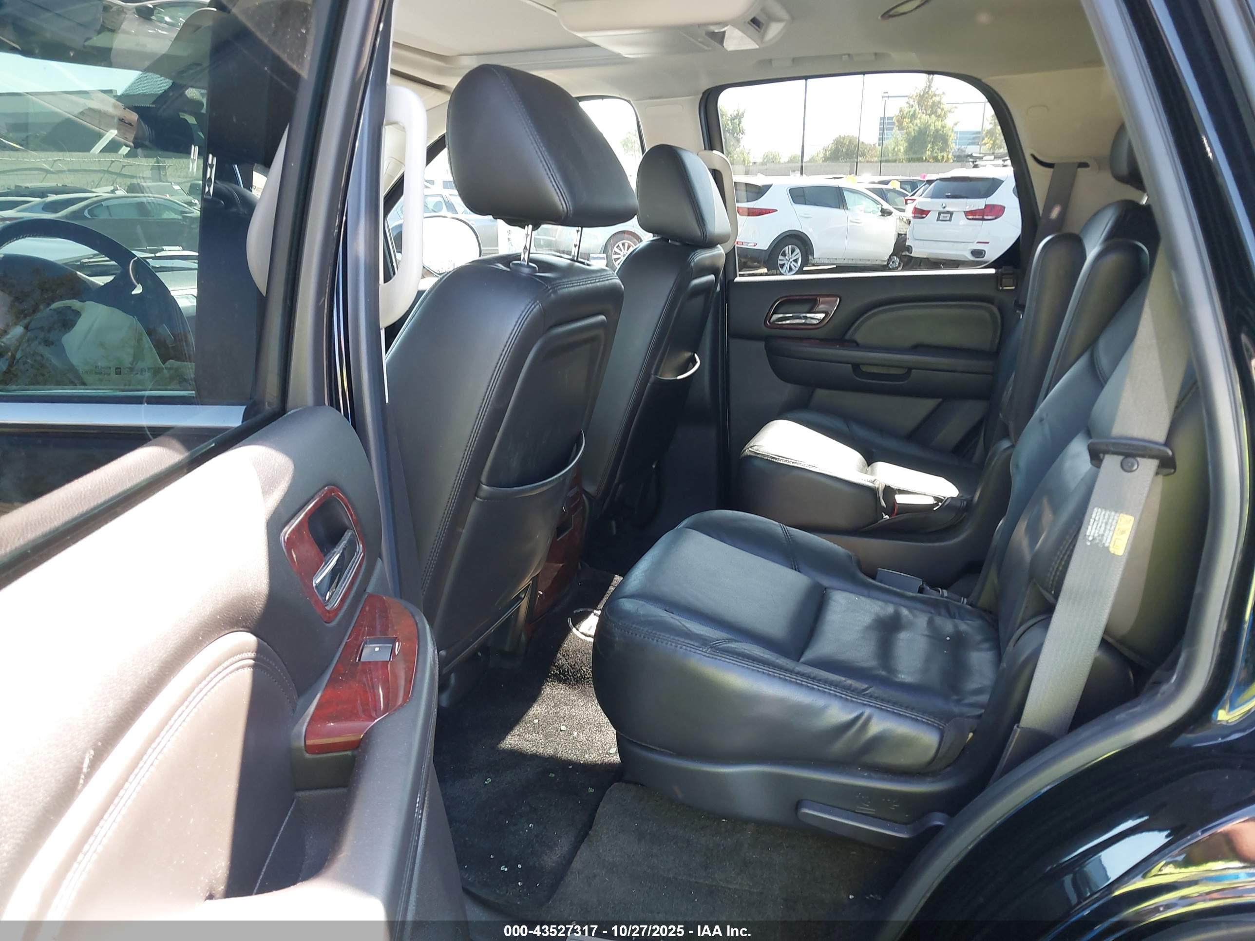 CADILLAC ESCALADE image 8