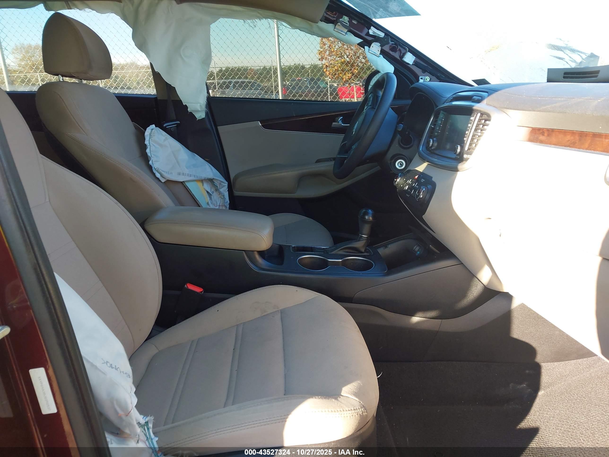 KIA SORENTO image 5